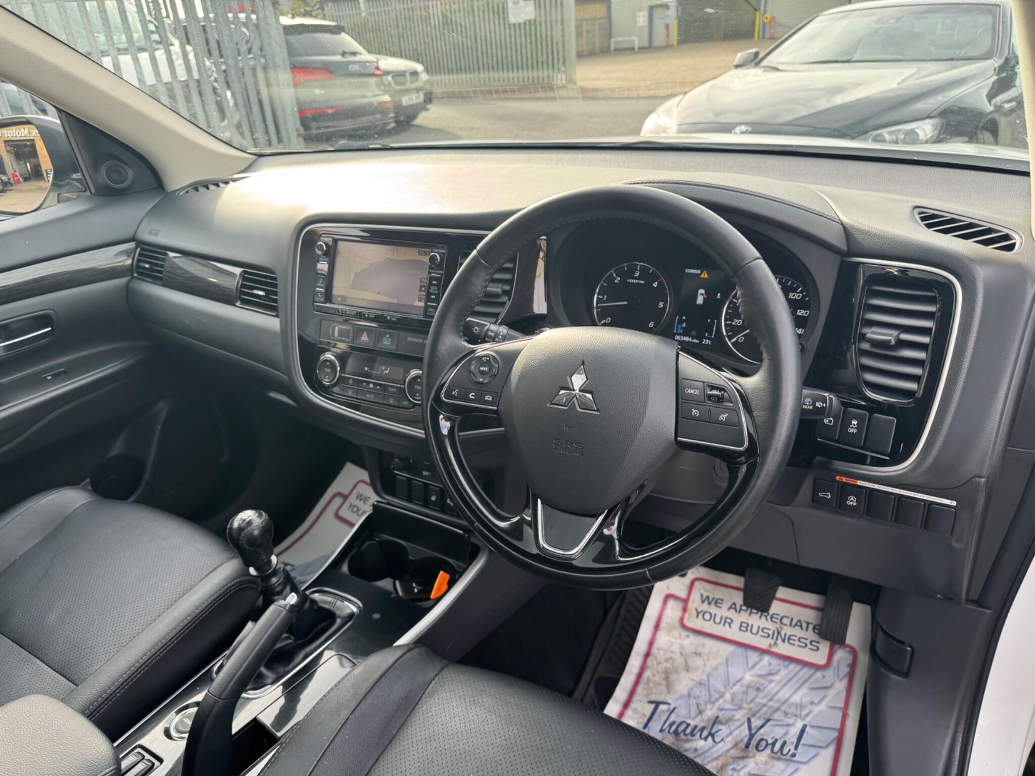 Mitsubishi Outlander view 10