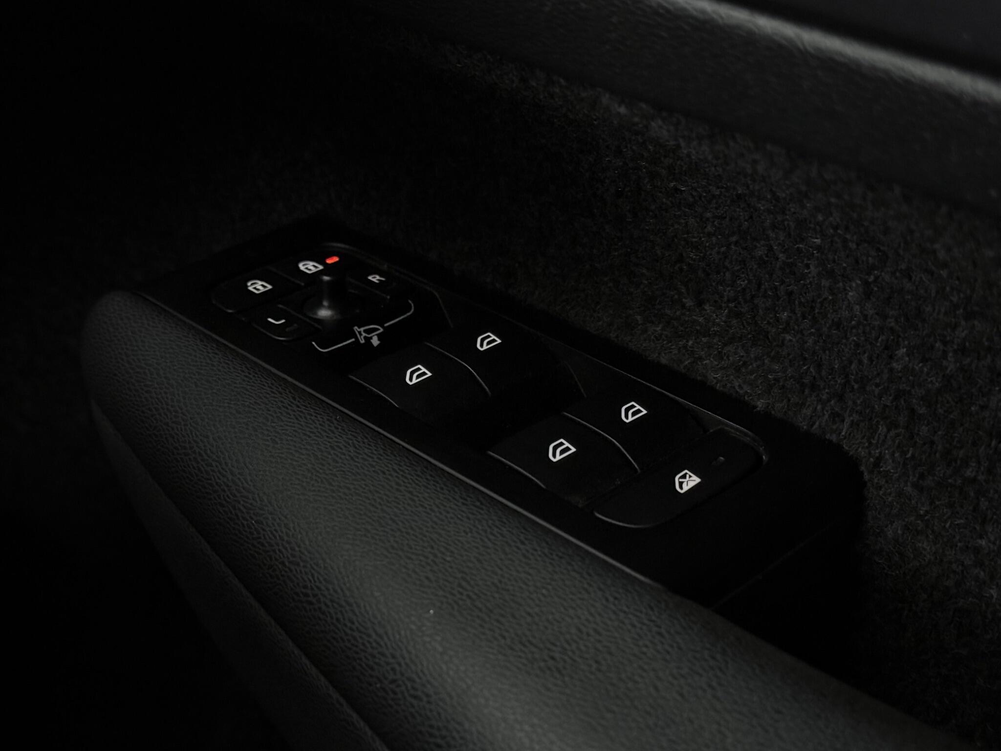 Volvo XC40 view 16