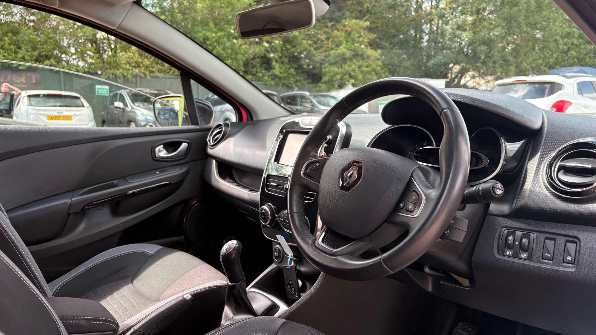 Renault Clio view 7