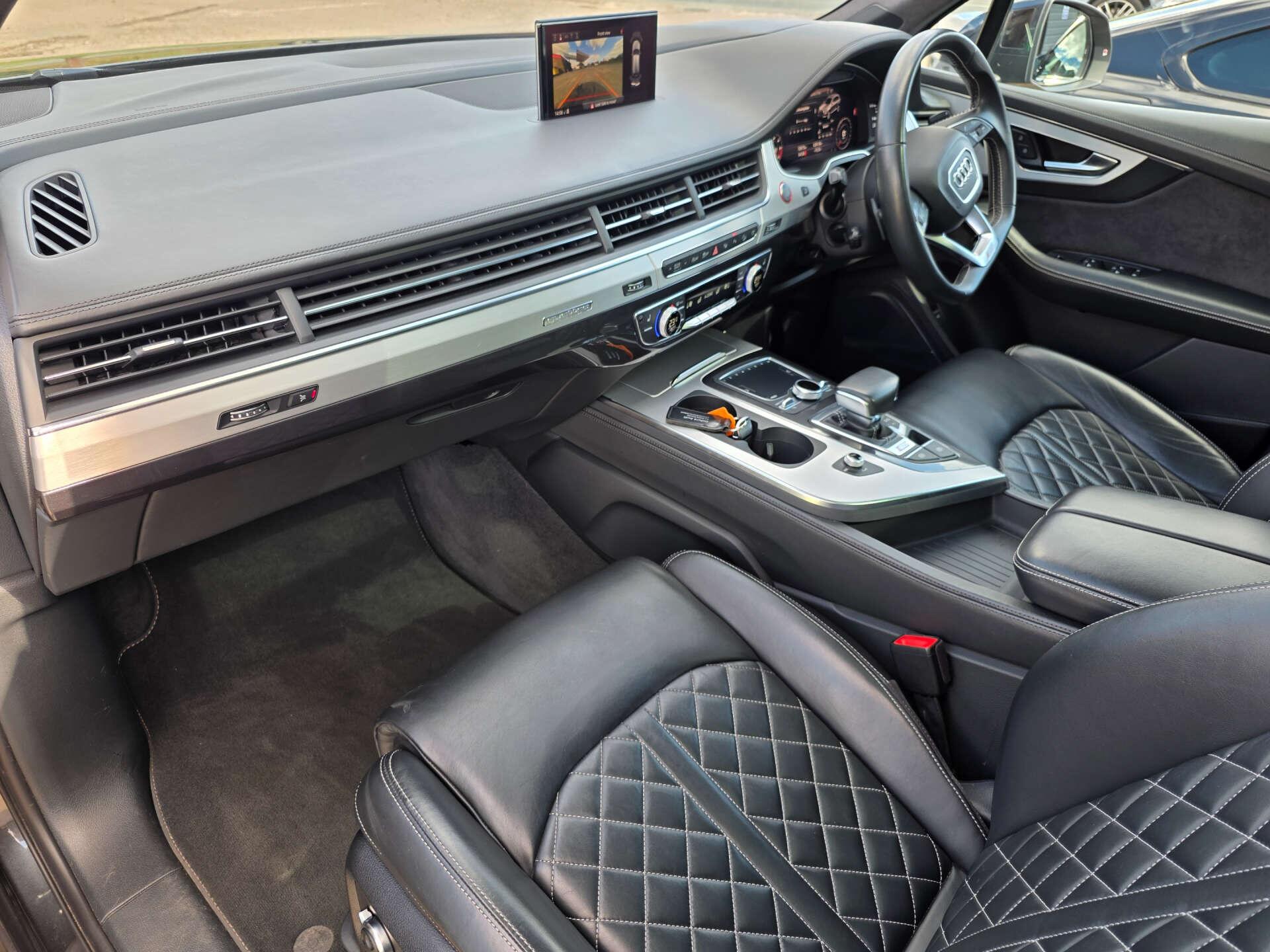 Audi SQ7 view 40