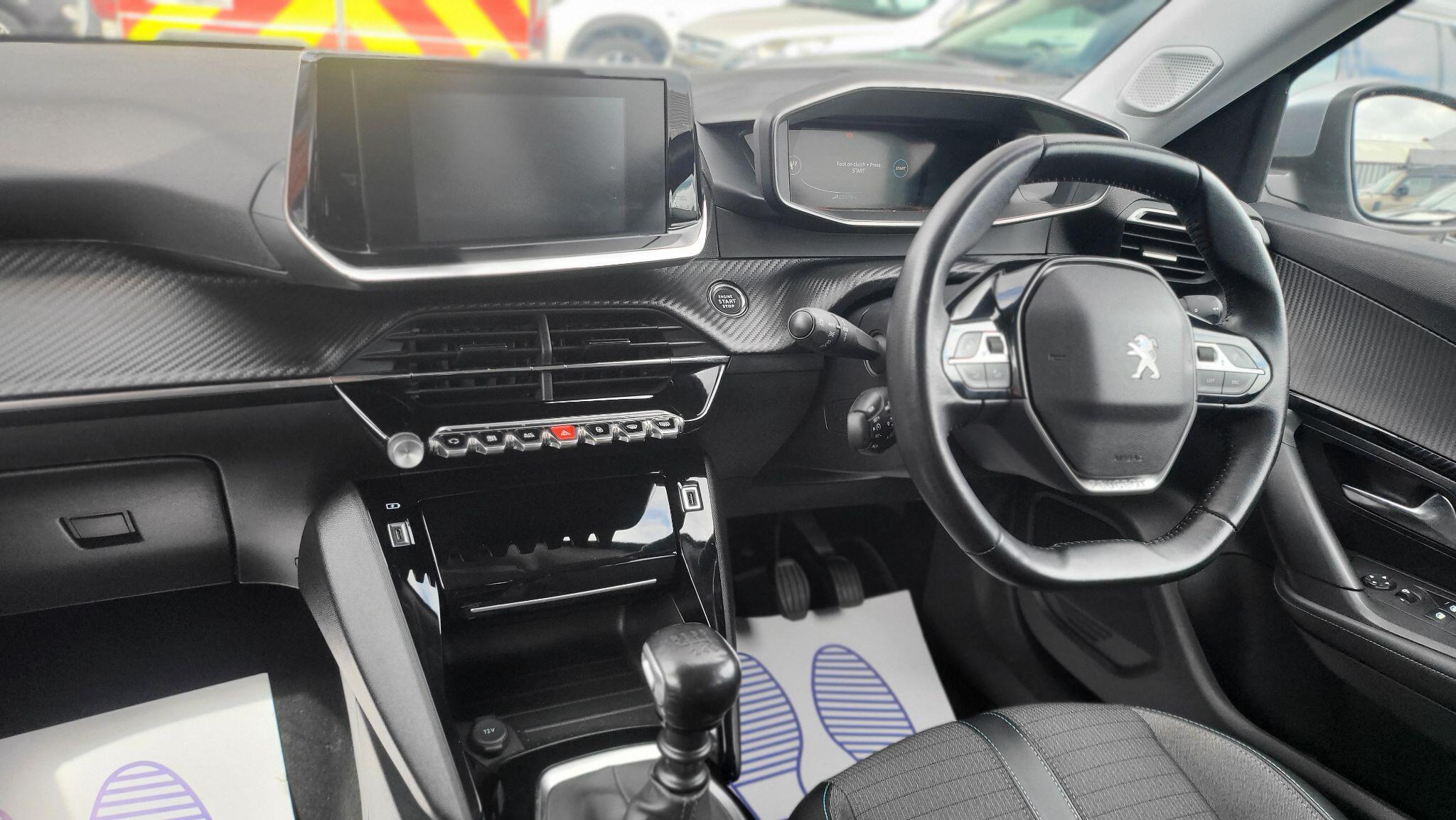 Peugeot 2008 view 13