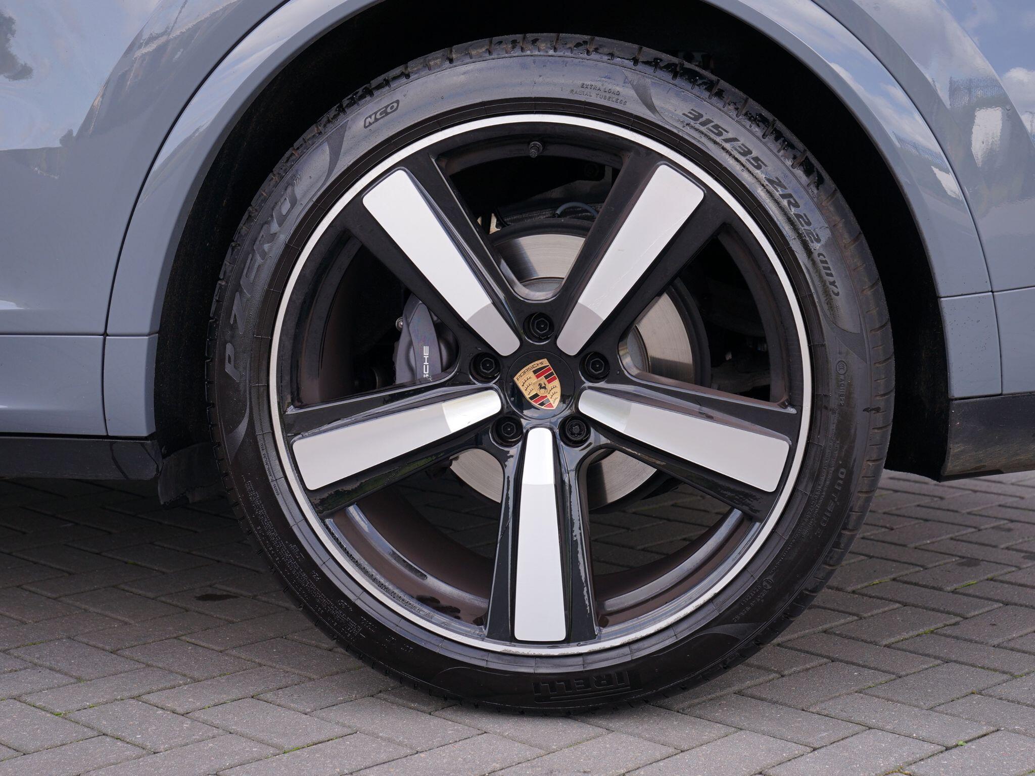 Porsche Cayenne view 87