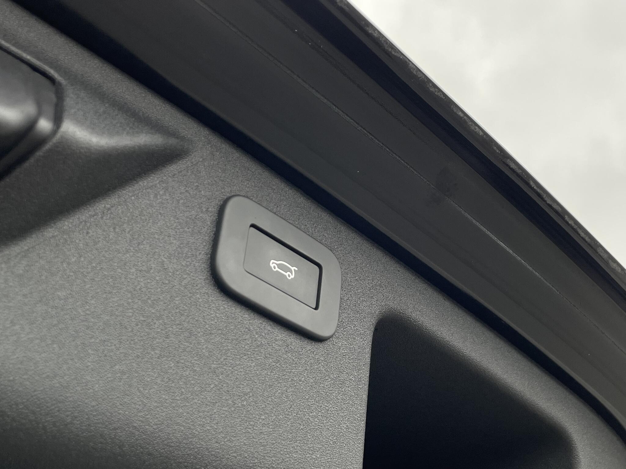 Land Rover Discovery Sport view 56
