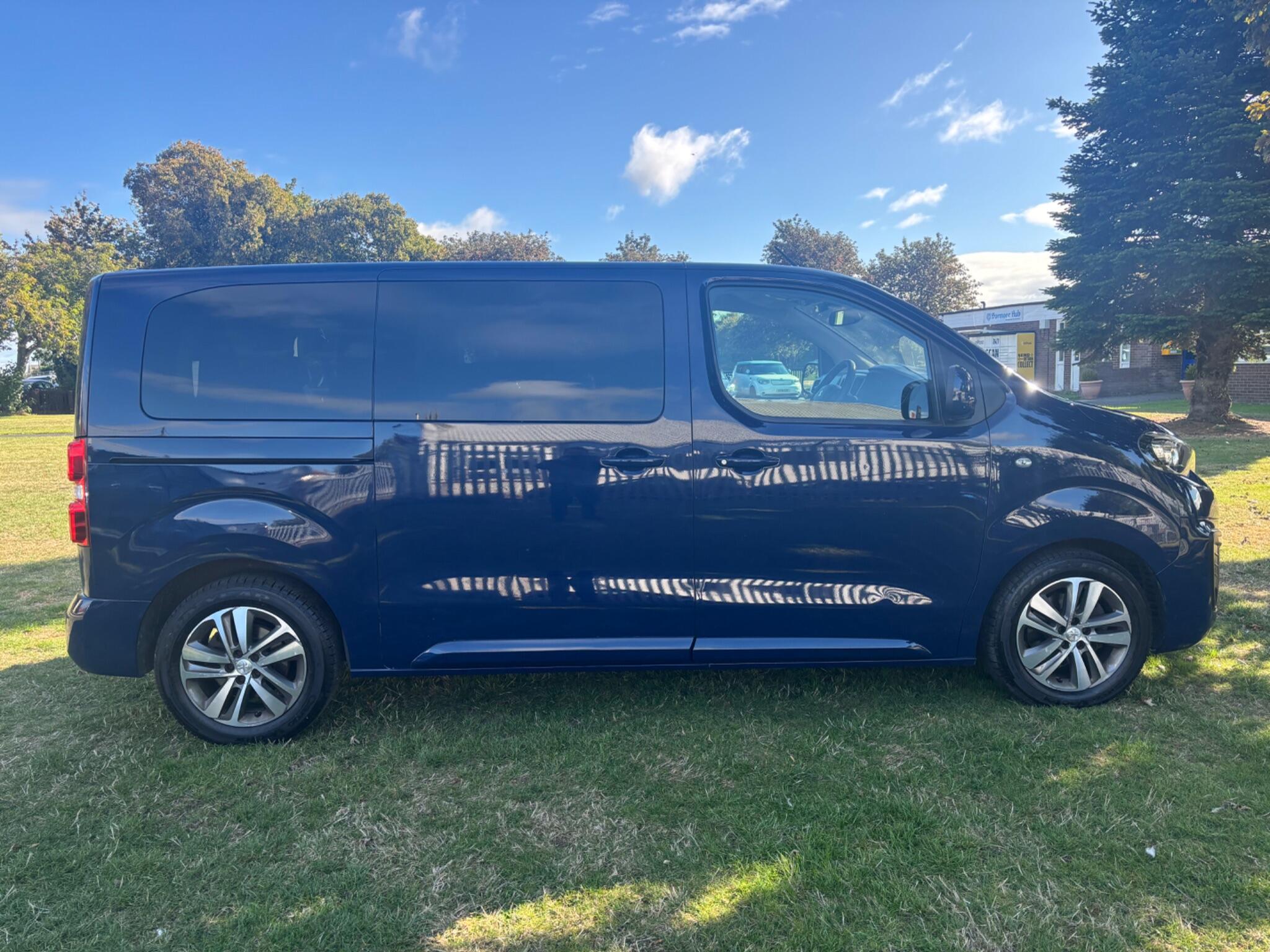 Peugeot Traveller view 8