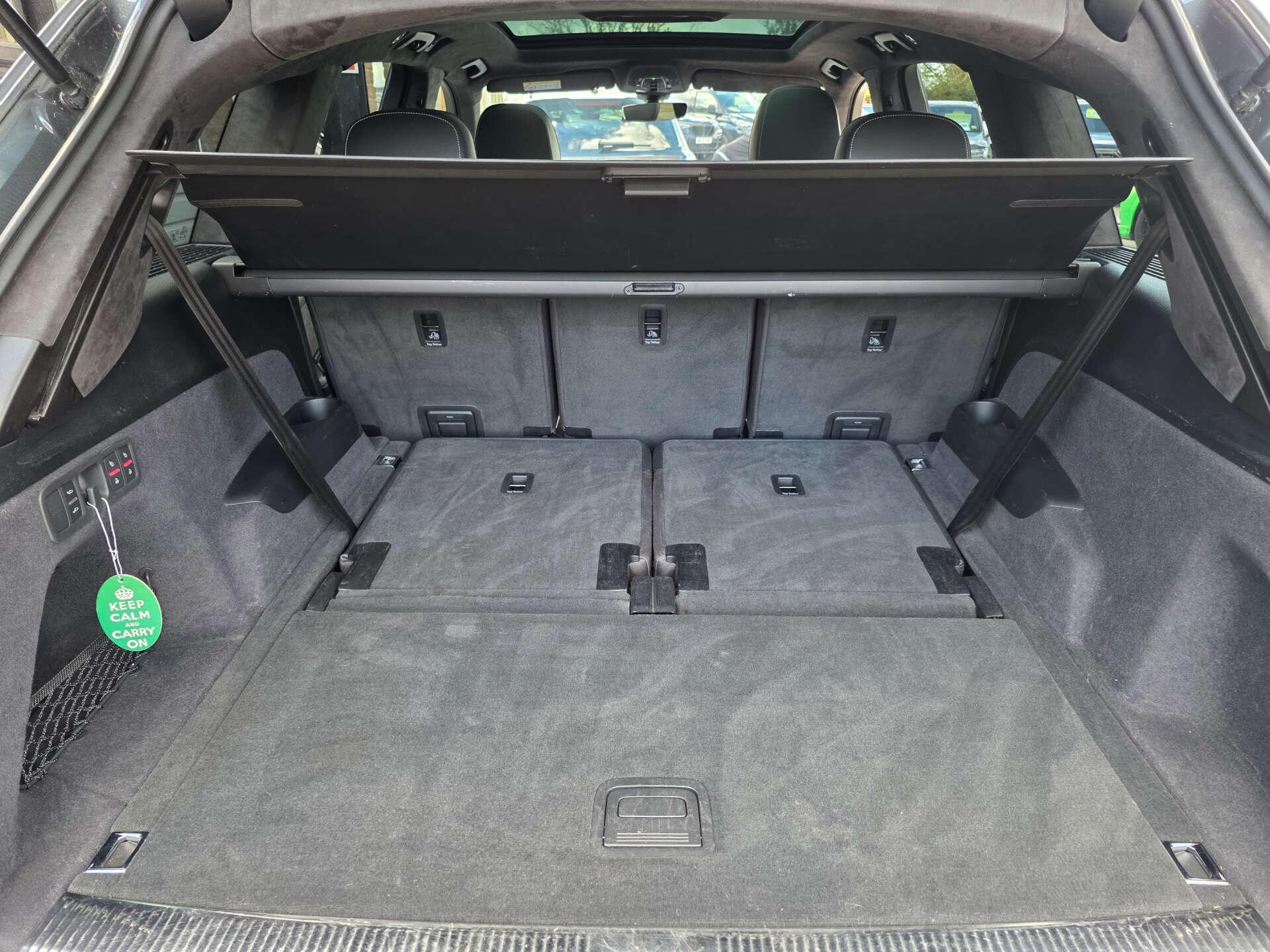 Audi SQ7 view 46
