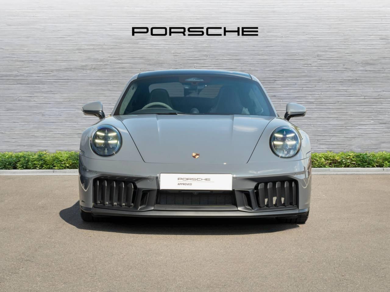 Porsche 911 view 6