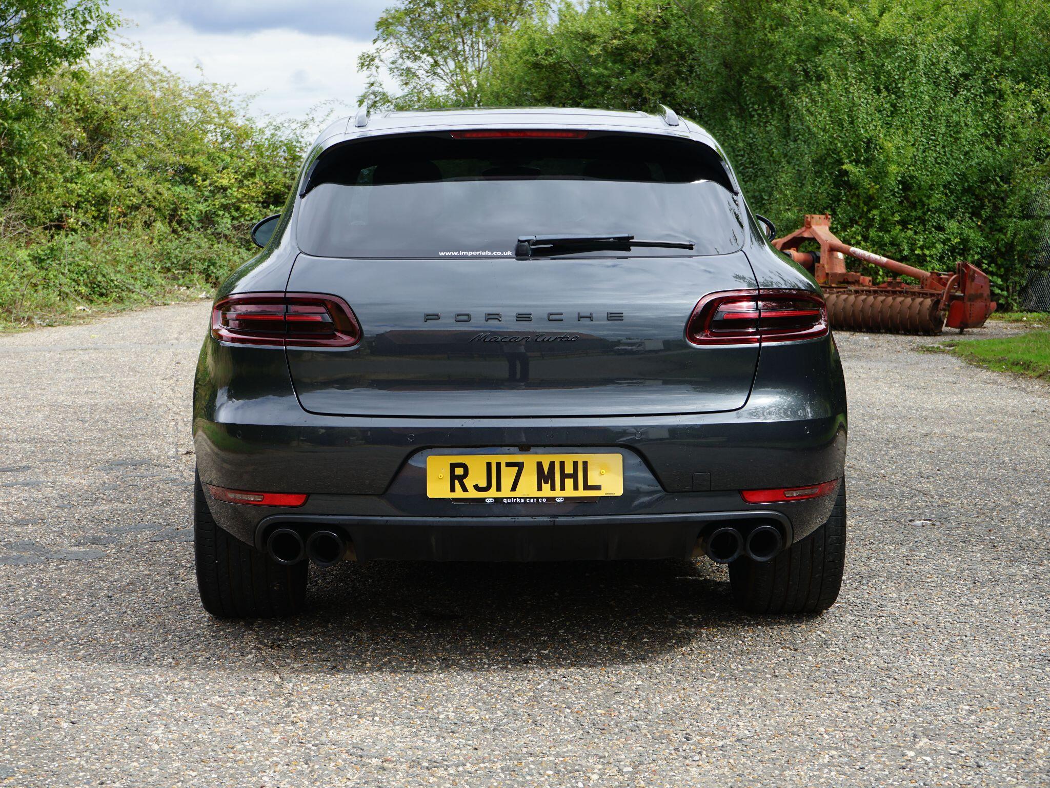 Porsche Macan view 11