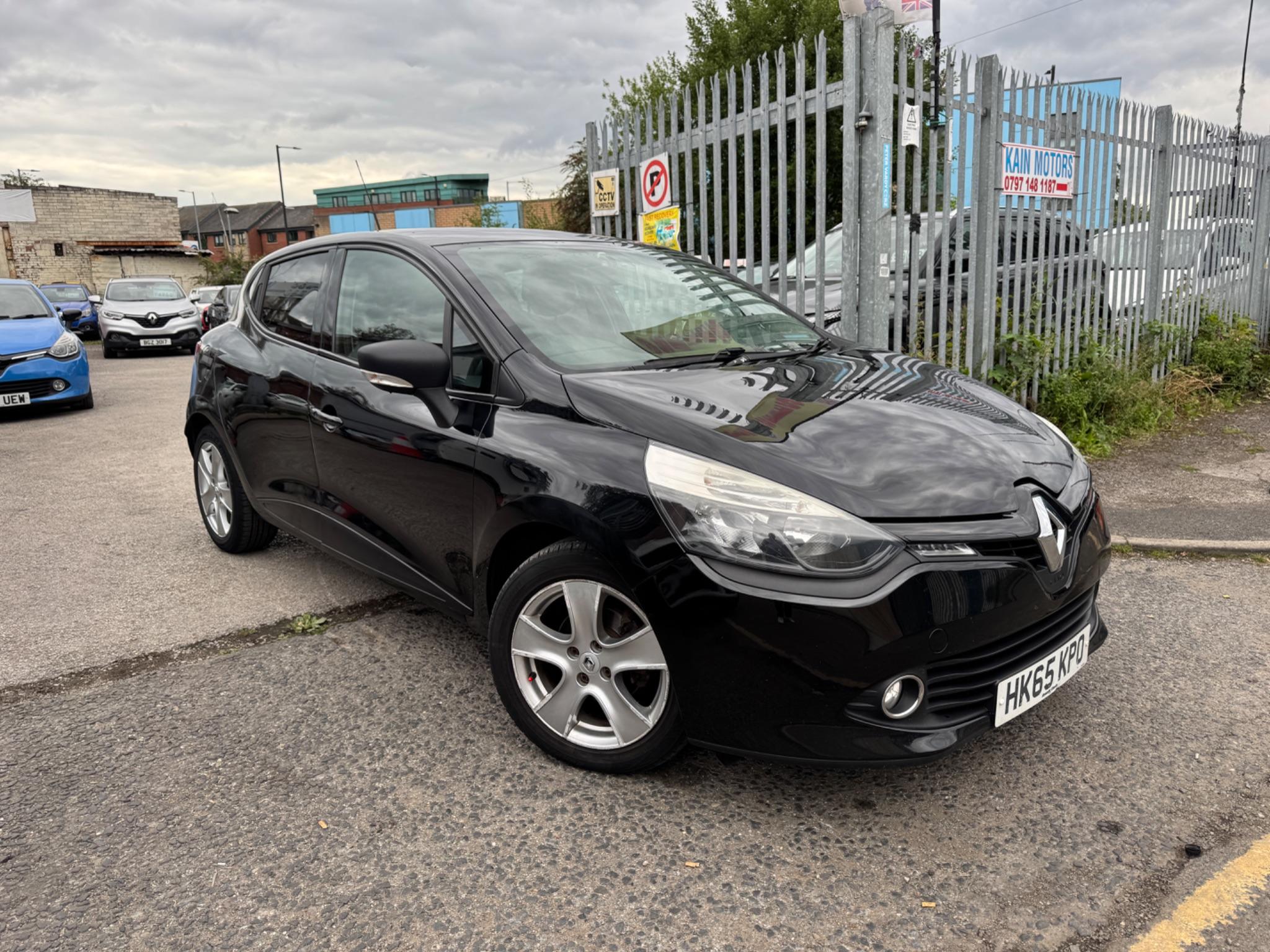 2015 CLIO 2495.00 THIS 2015 RENAULT CLIO PLAY, WITH ITS ECONOMICAL 1.2L PETROL ENGINE,... photo