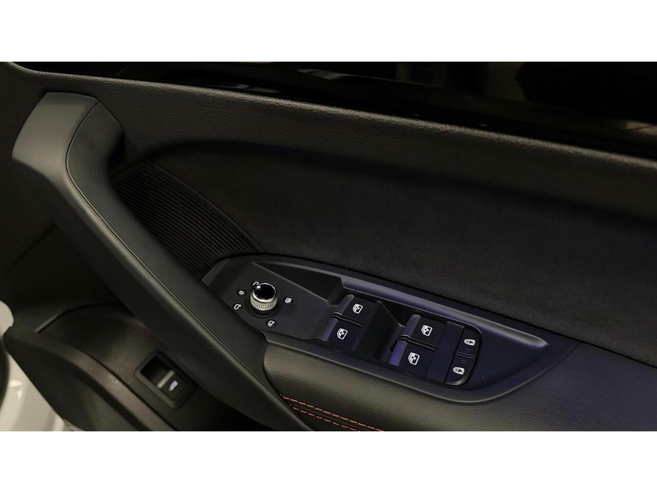Audi SQ5 view 30