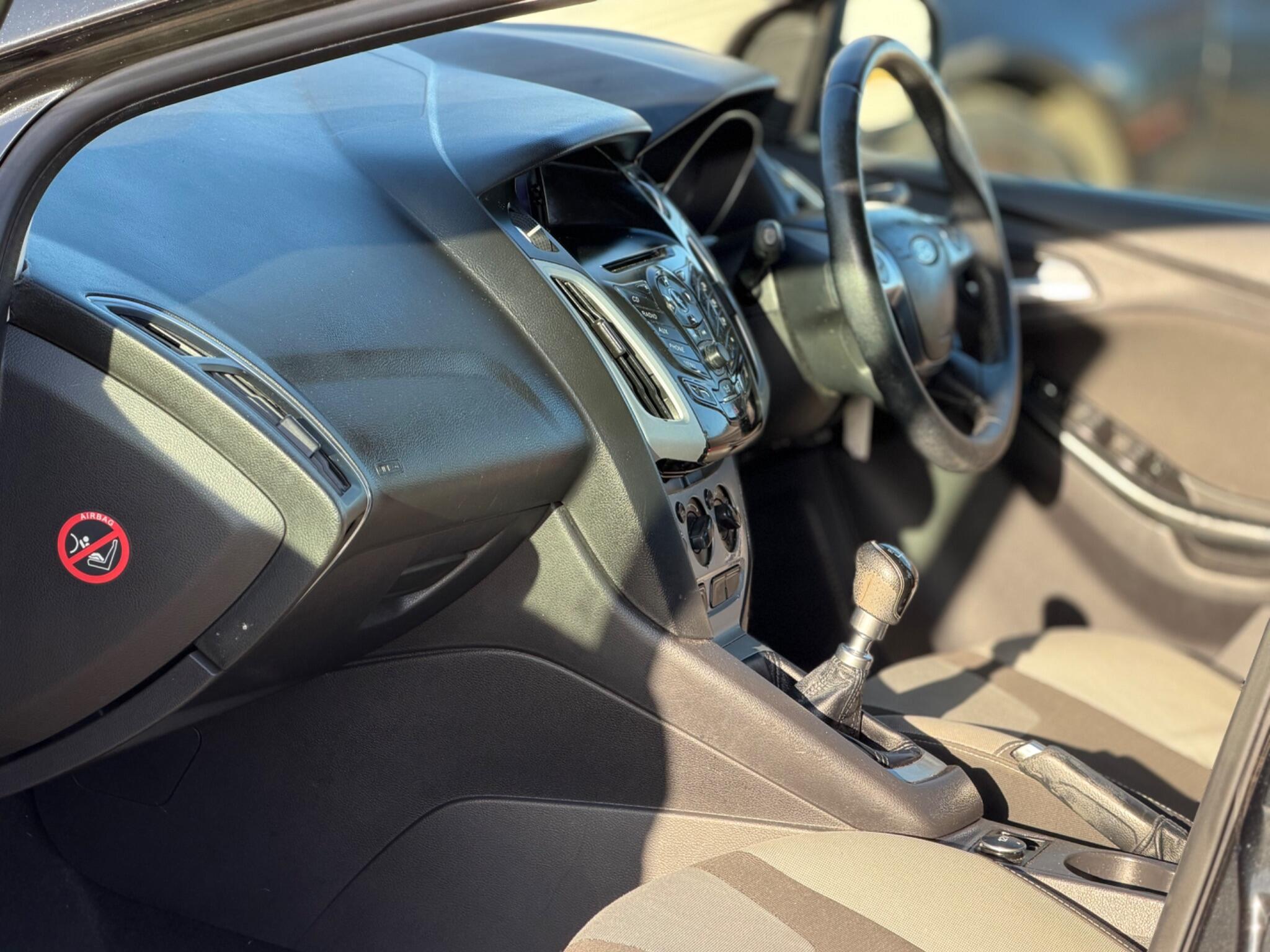 2012 Ford Focus 1.6 TDCi Zetec Euro 5 (s/s) 5dr image 22