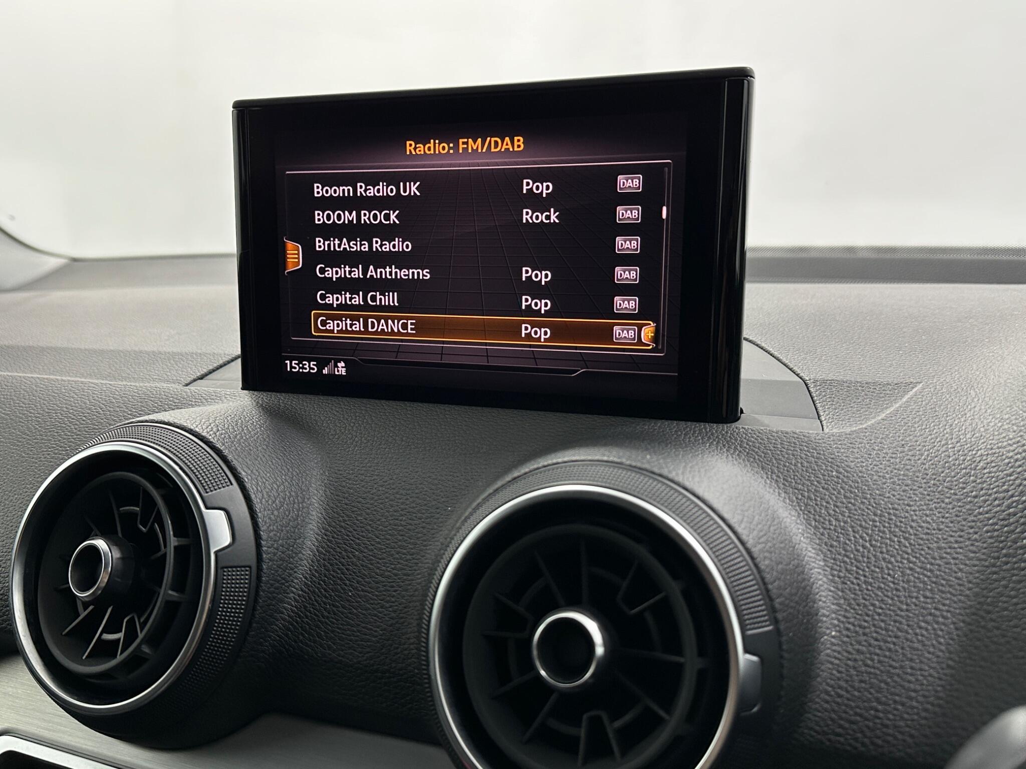 Audi Q2 view 24