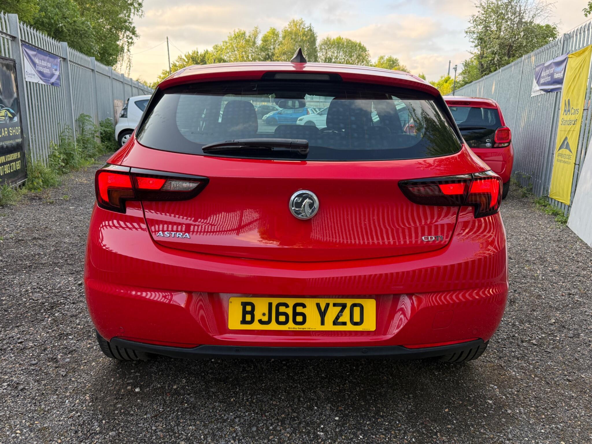 2017 Vauxhall Astra image 11