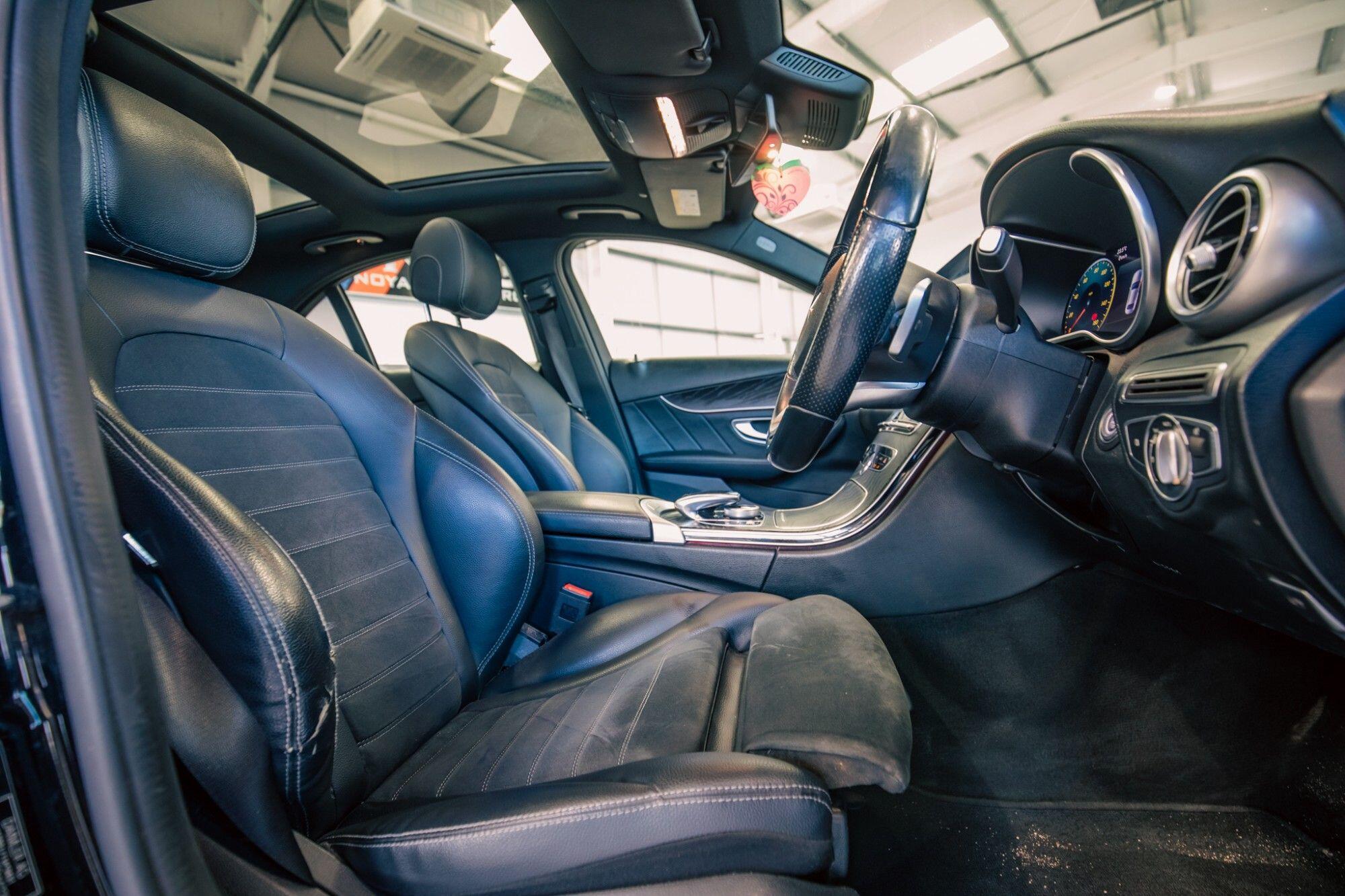 Mercedes-Benz C-Class view 3