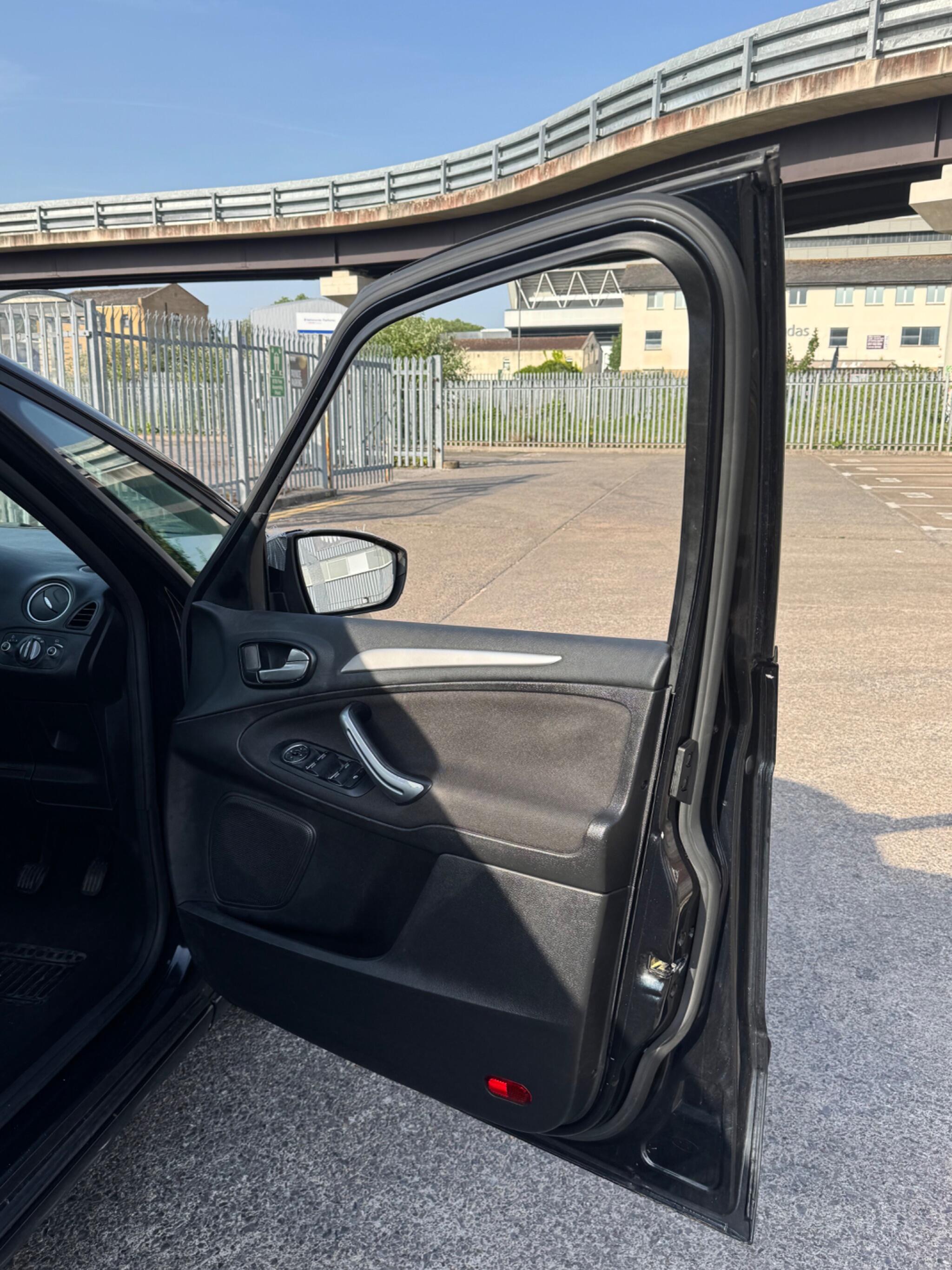 Ford S-Max view 40