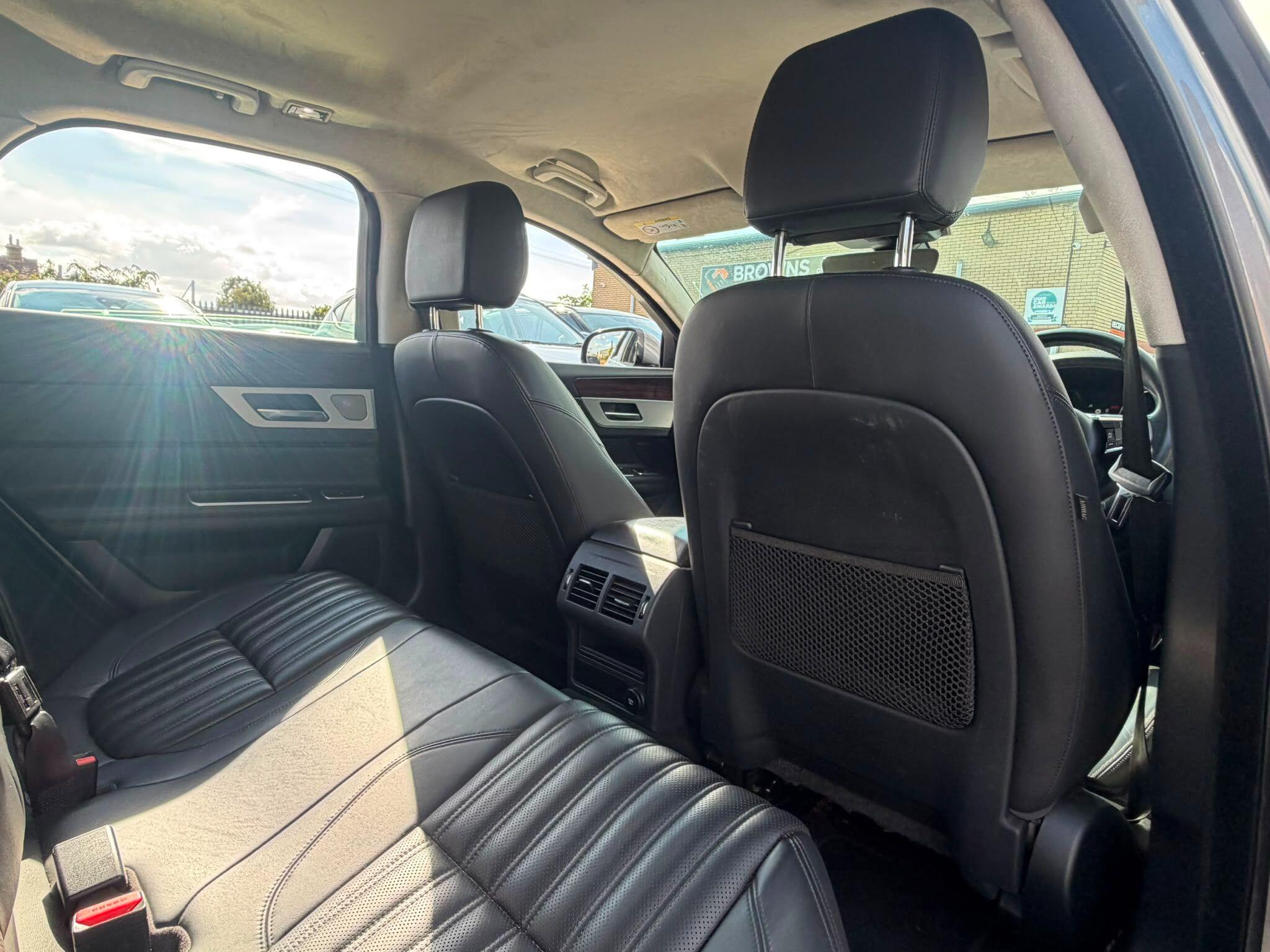 Jaguar XF view 14