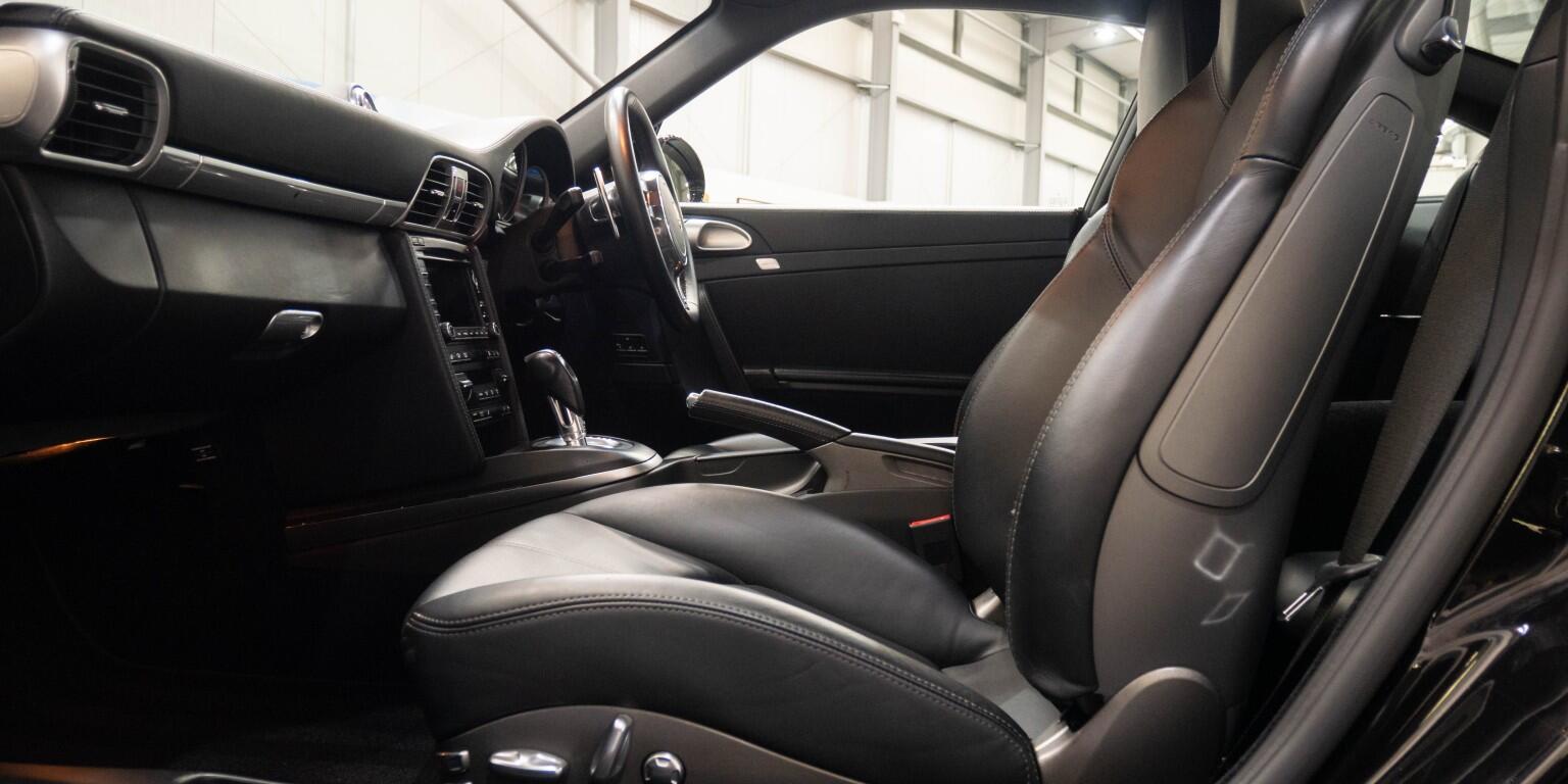 Porsche 911 view 17