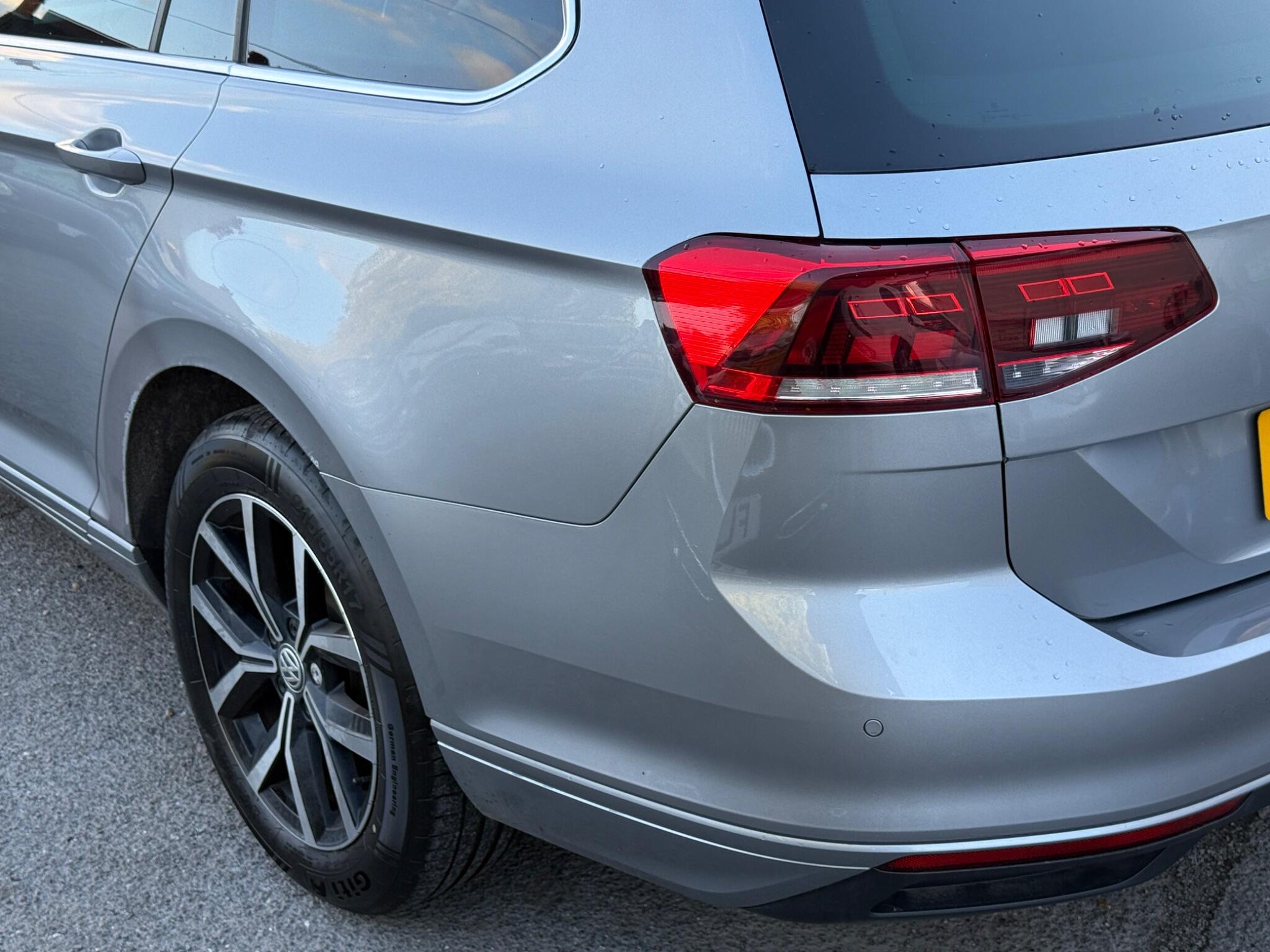 Volkswagen Passat - Image 24