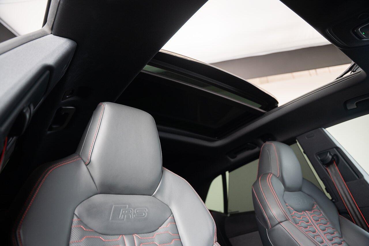 Audi RS Q8 view 3