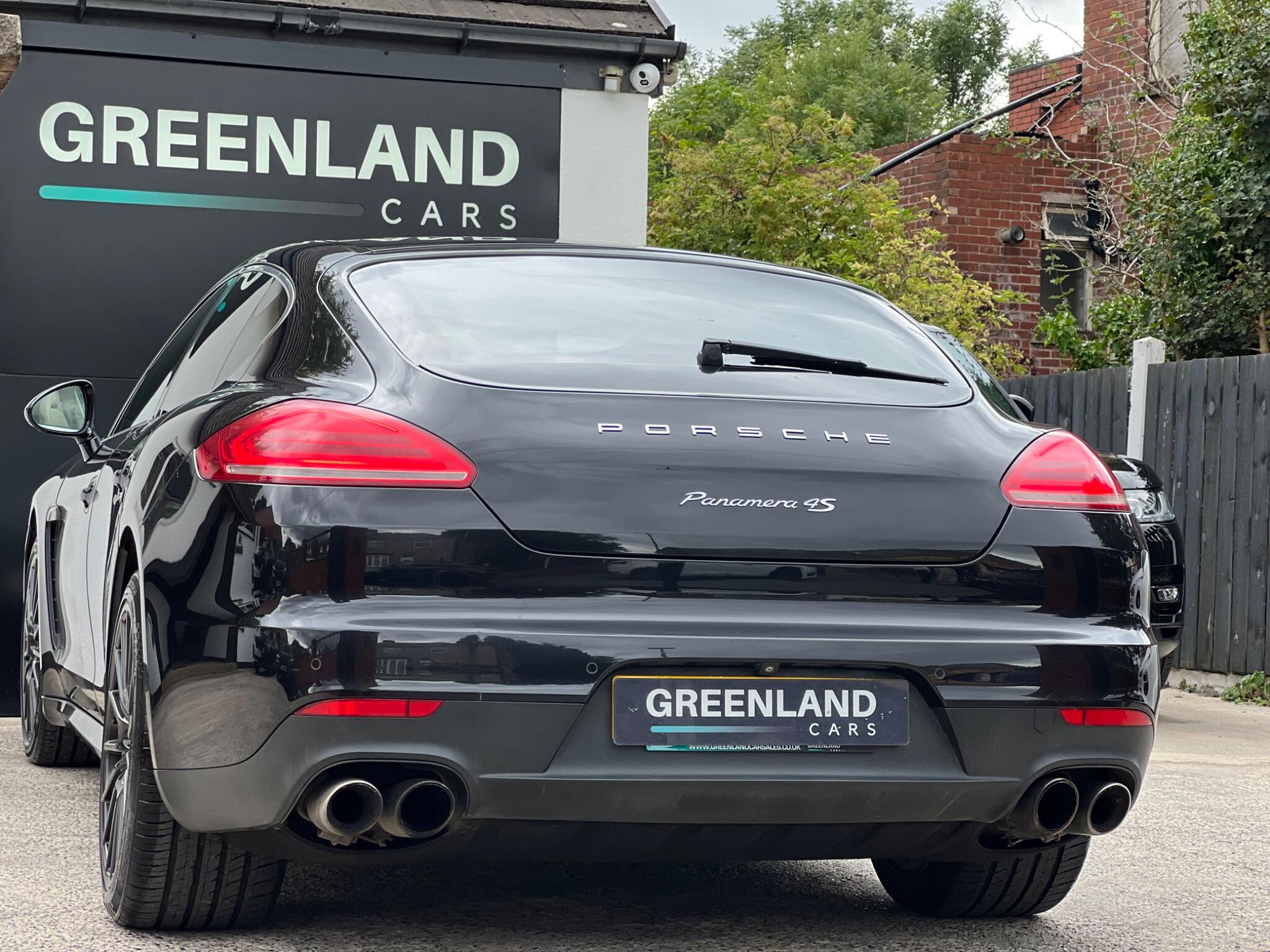 Porsche Panamera view 32