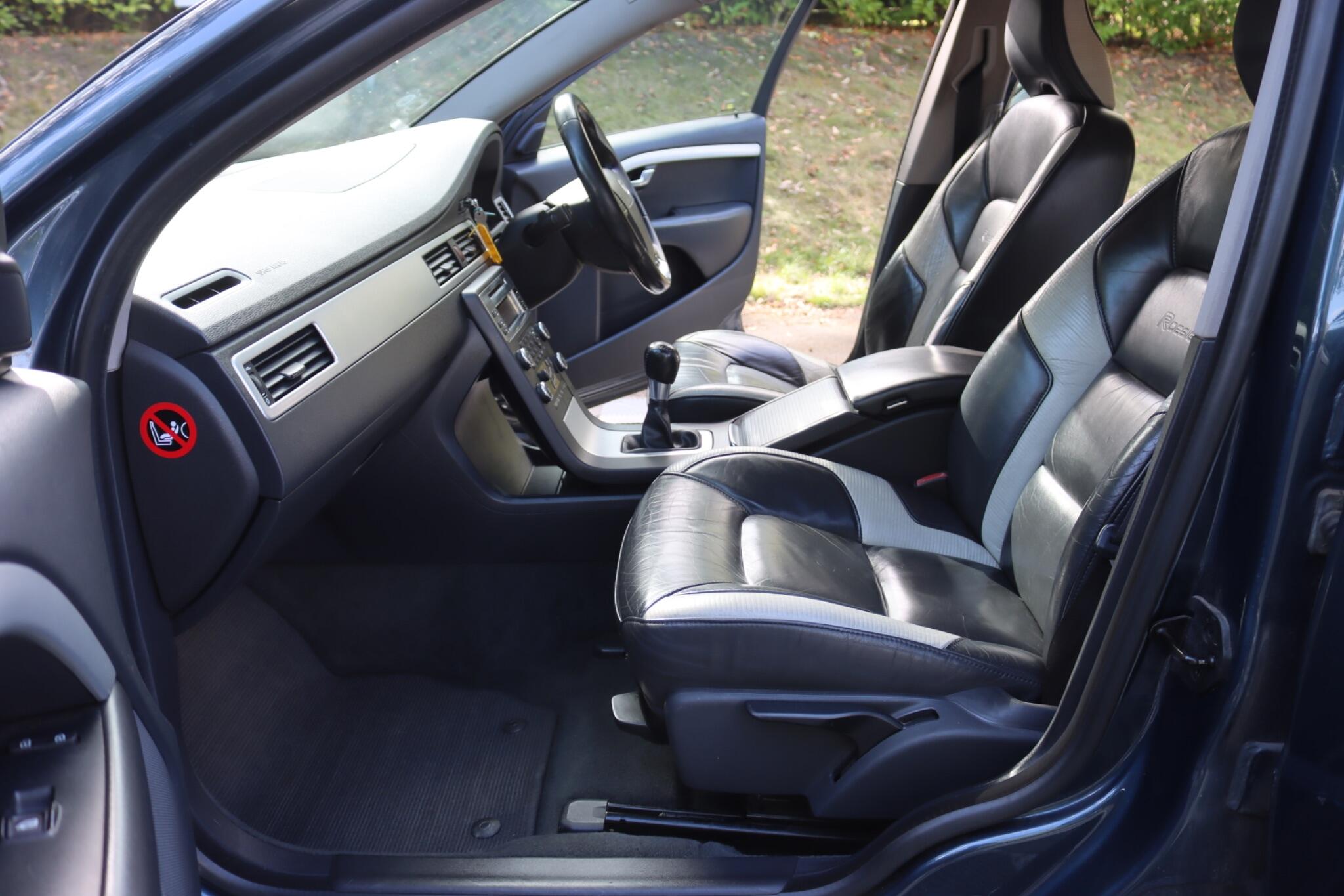 Volvo V70 view 7