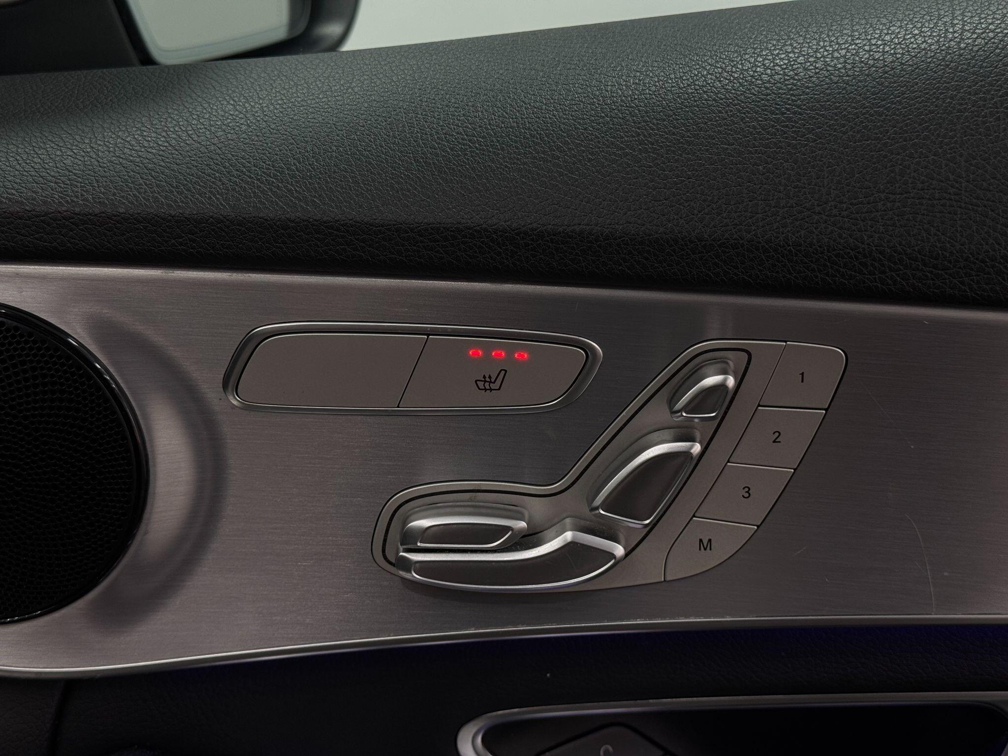 Mercedes-Benz C-Class view 27