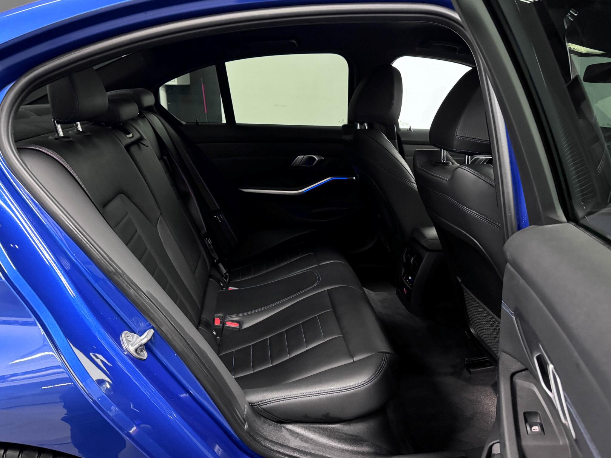 BMW 3 Series view 22