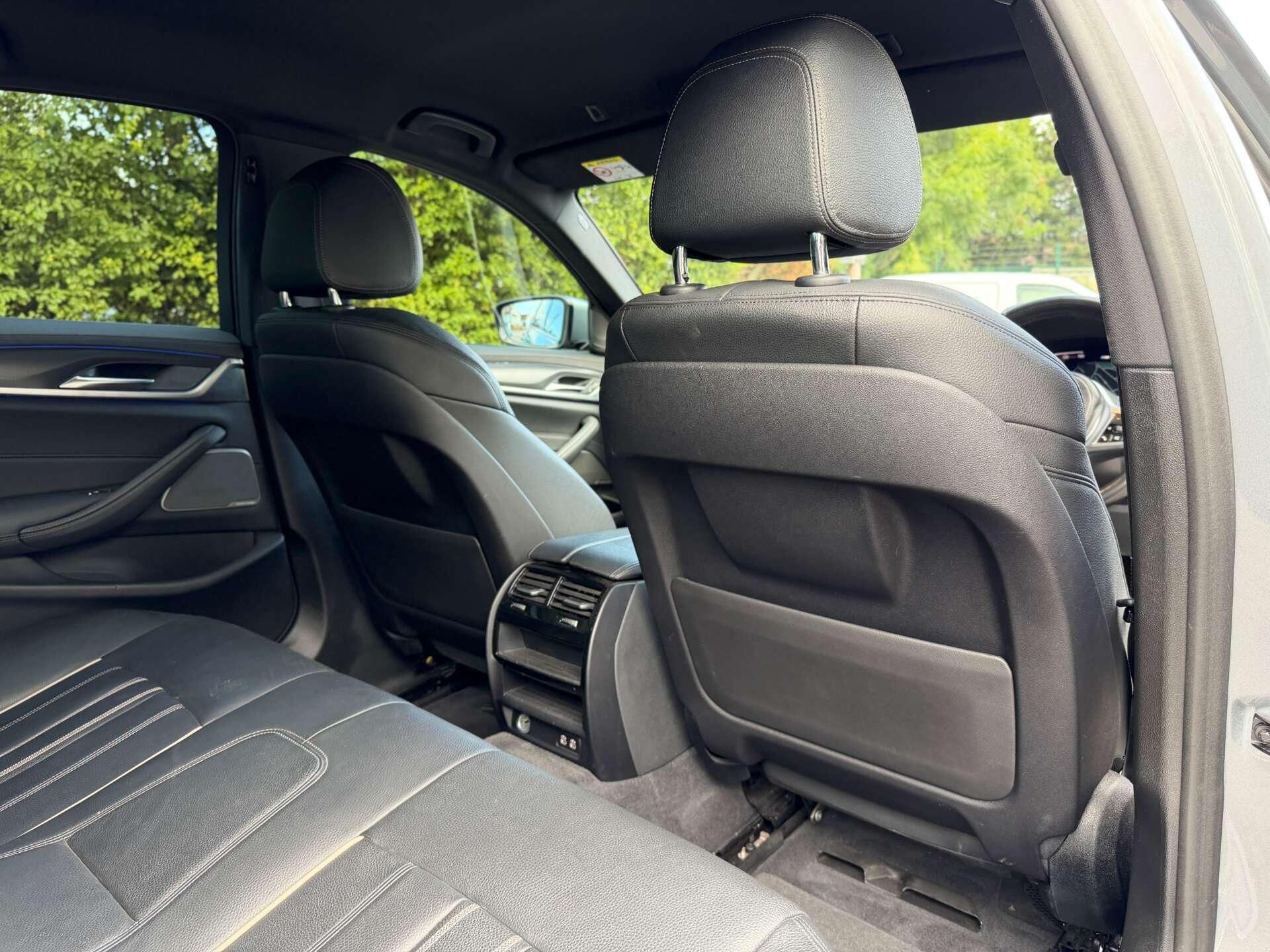 BMW 5 Series view 30