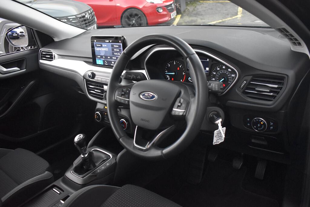 Ford Focus view 26