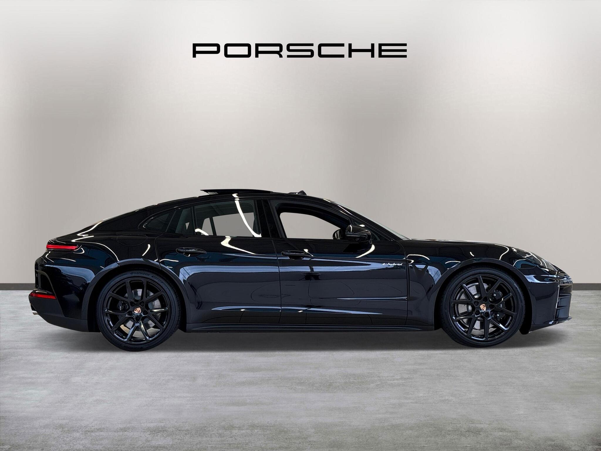 Porsche Panamera view 8