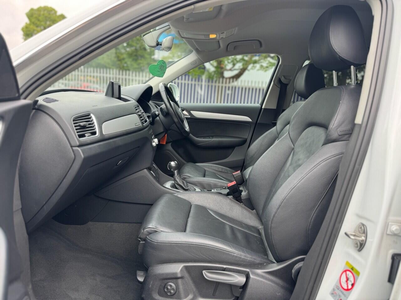 Audi Q3 view 12