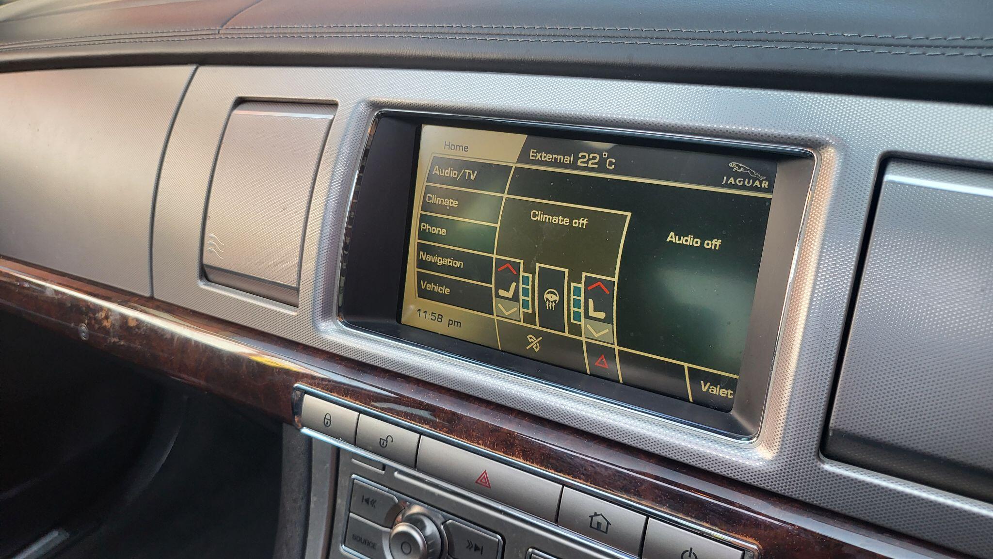 Jaguar XF view 26