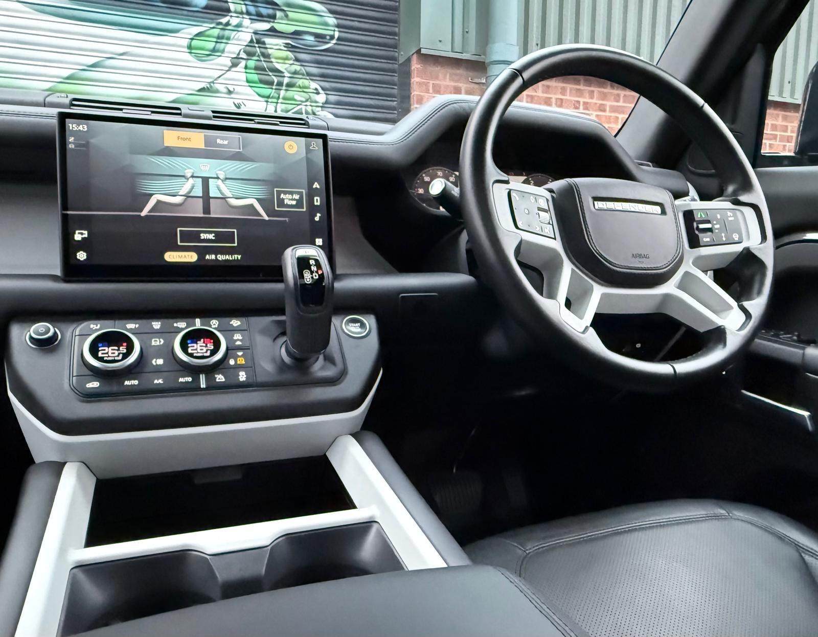 Land Rover Defender view 41