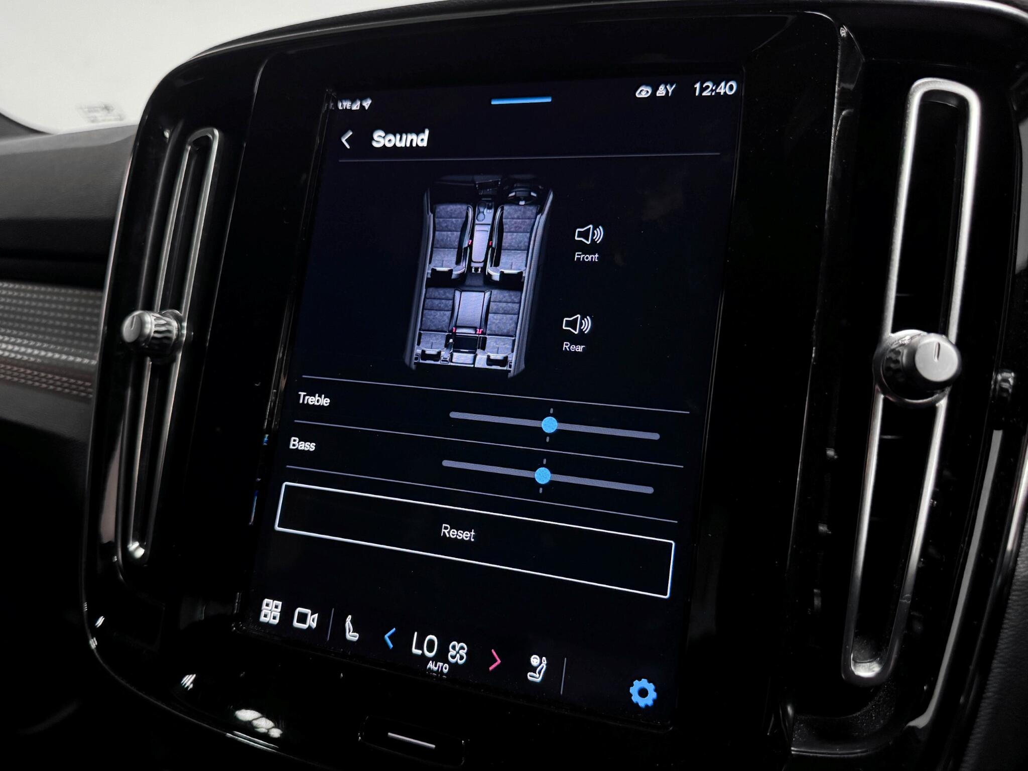 Volvo XC40 view 45