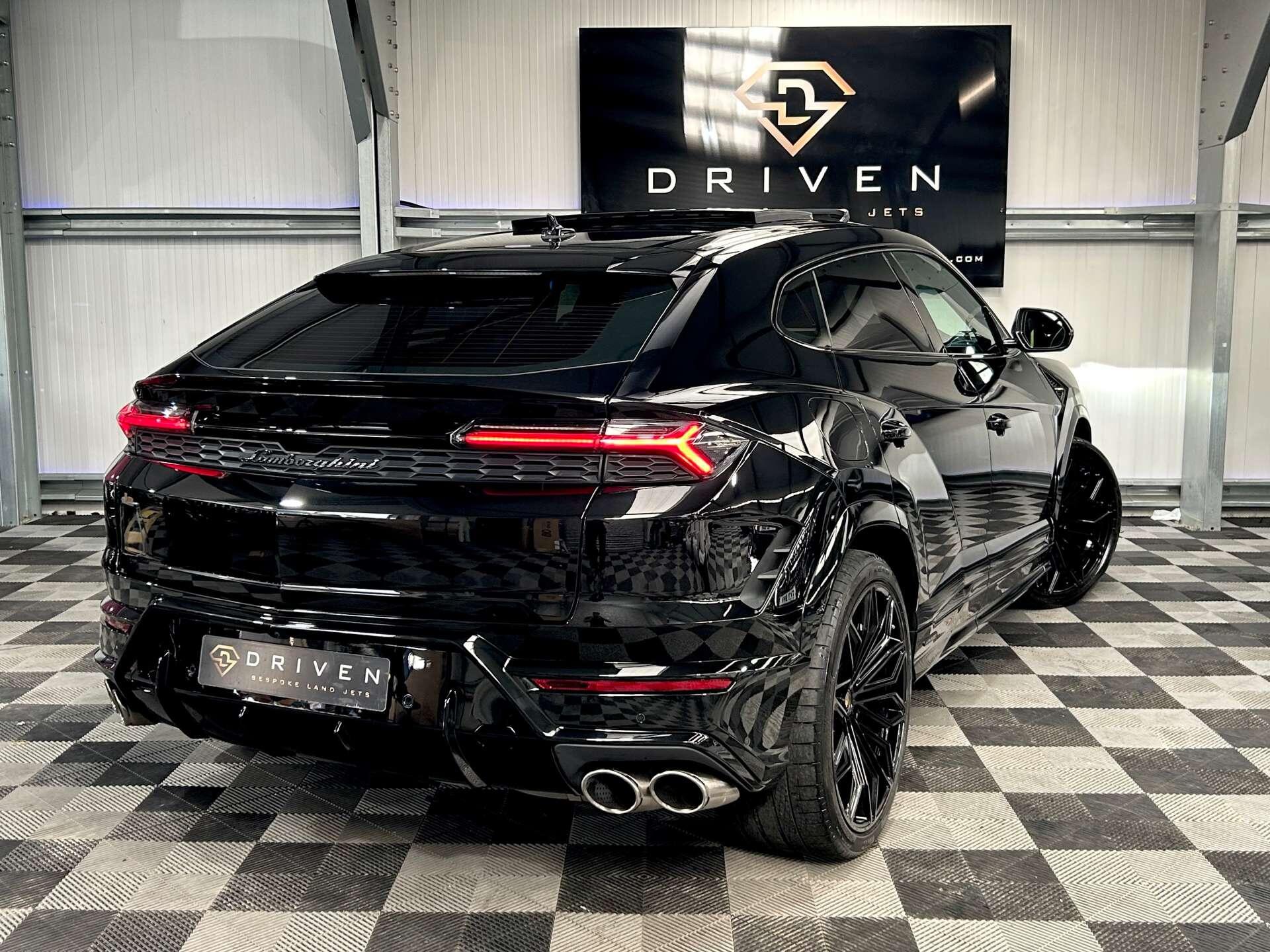 Lamborghini Urus view 17