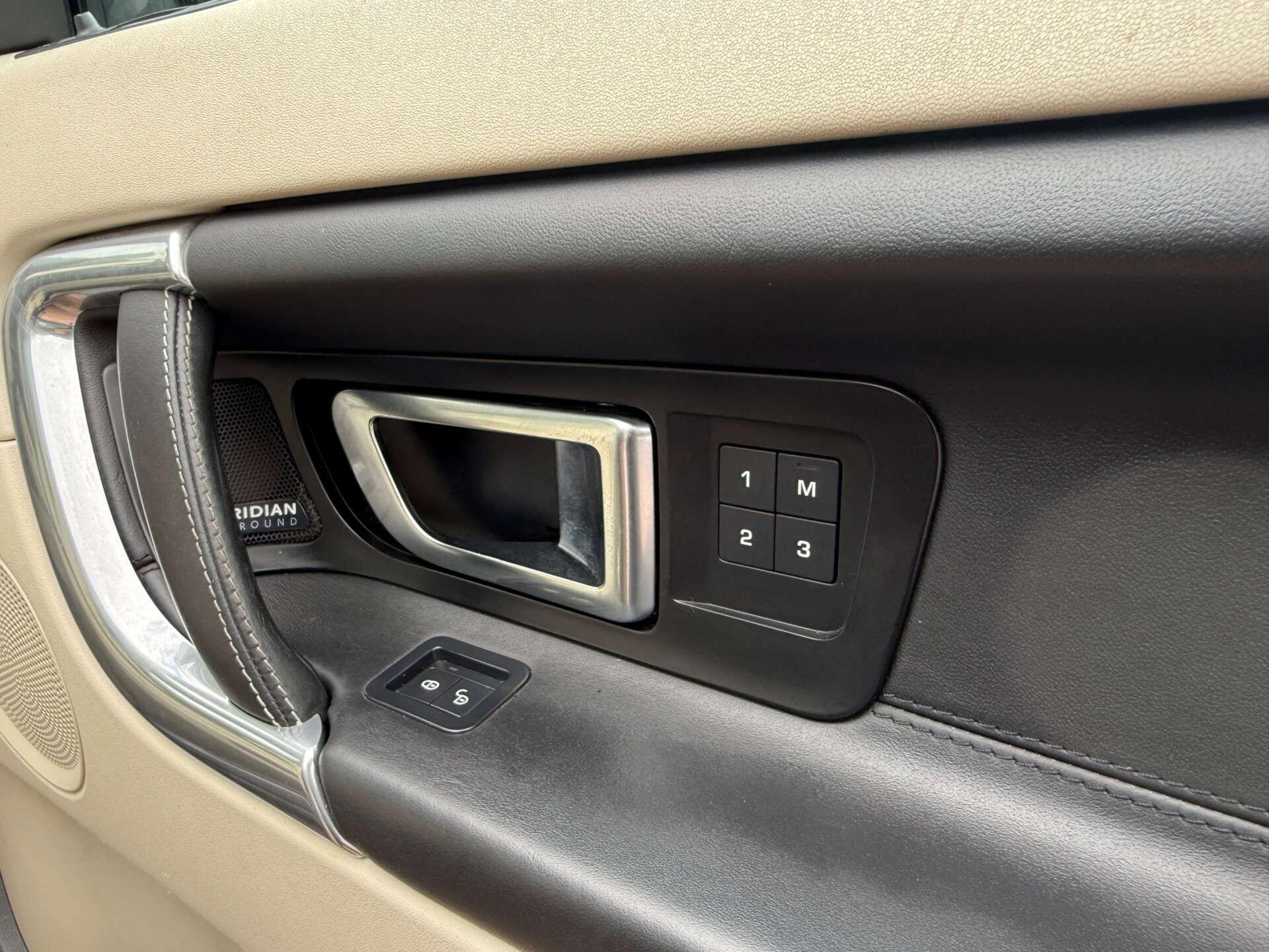 Land Rover Discovery Sport view 36