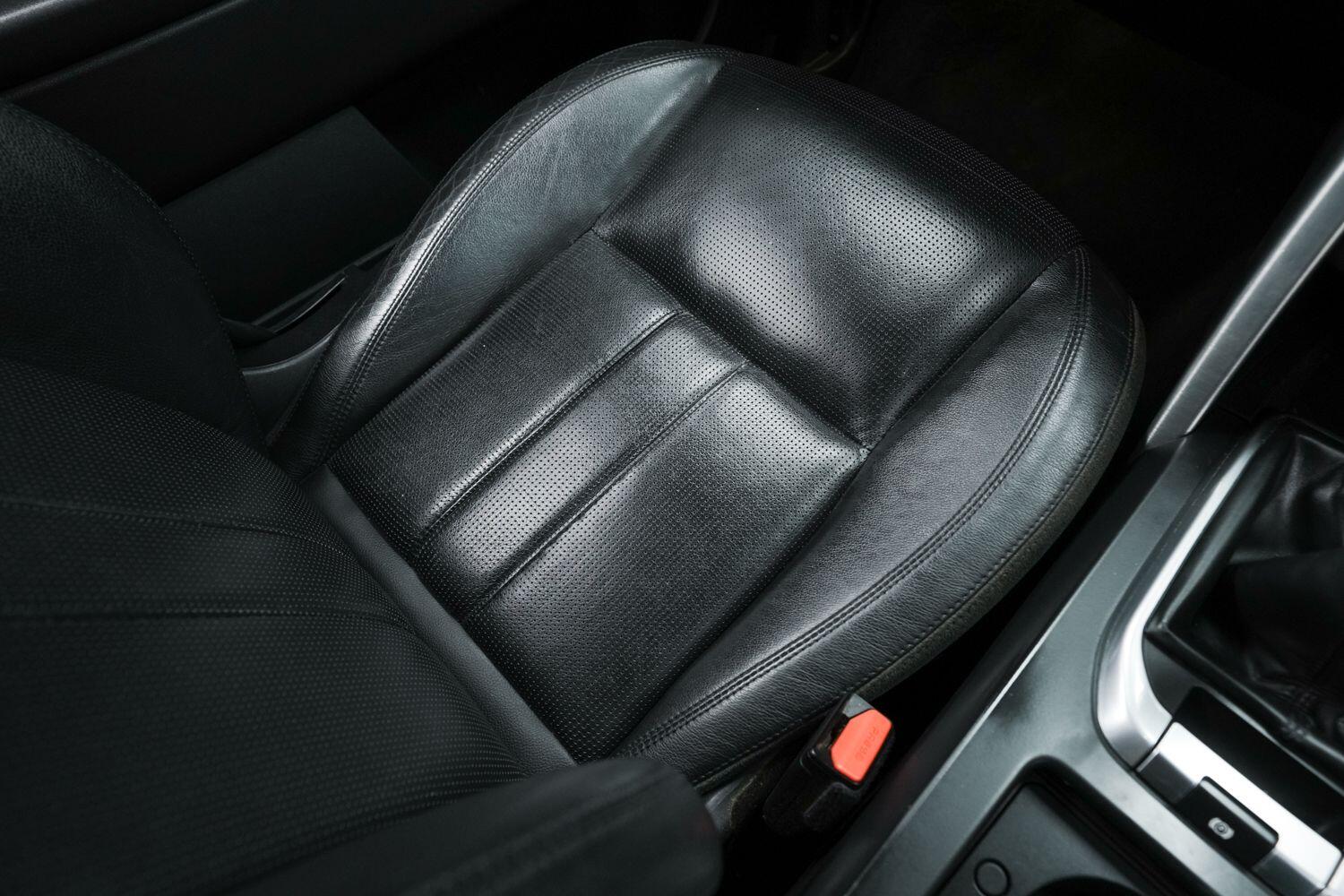 Land Rover Discovery Sport view 21