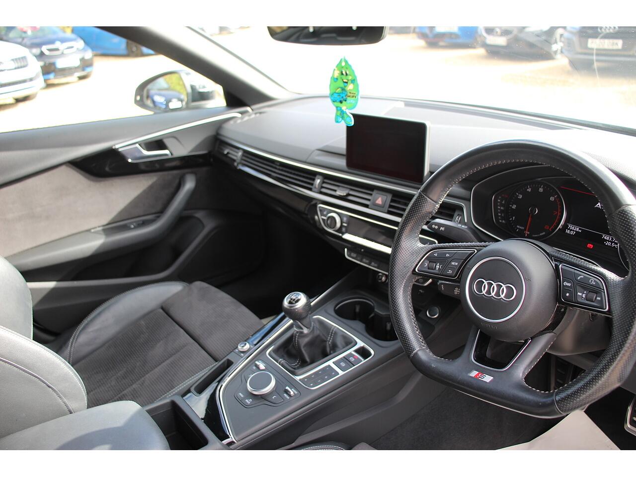 Audi A4 Avant view 13