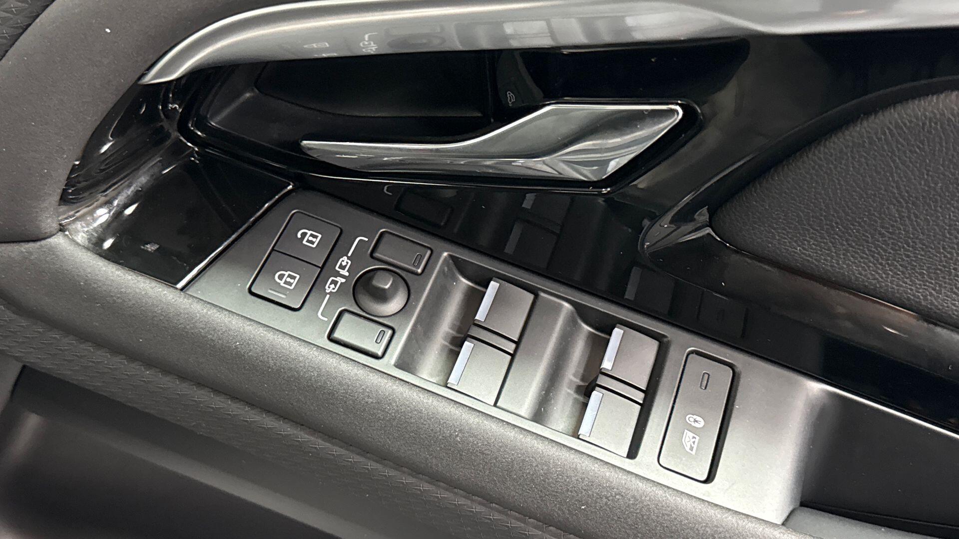 Land Rover Range Rover Evoque view 22
