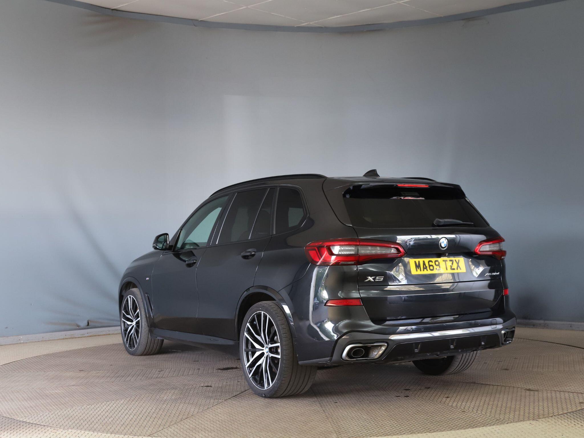 BMW X5 view 4
