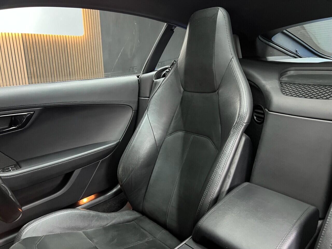 Jaguar F-Type view 30