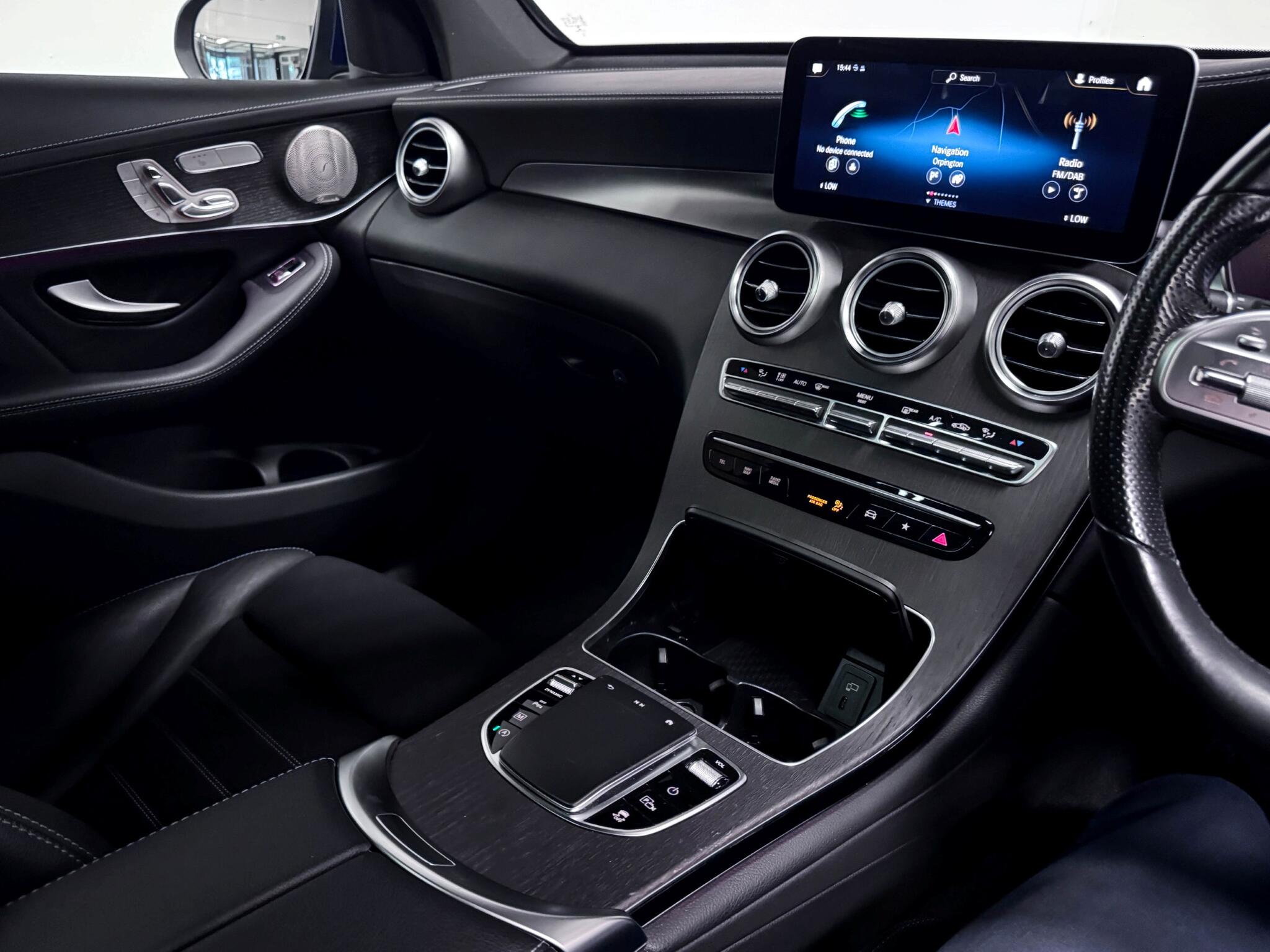 Mercedes-Benz GLC view 32