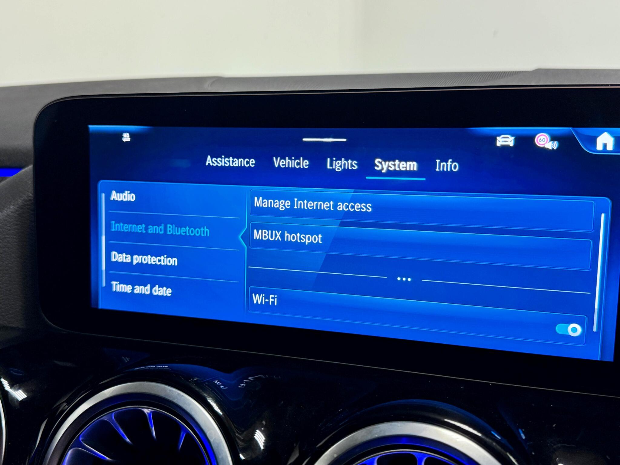 Mercedes-Benz Gla view 59