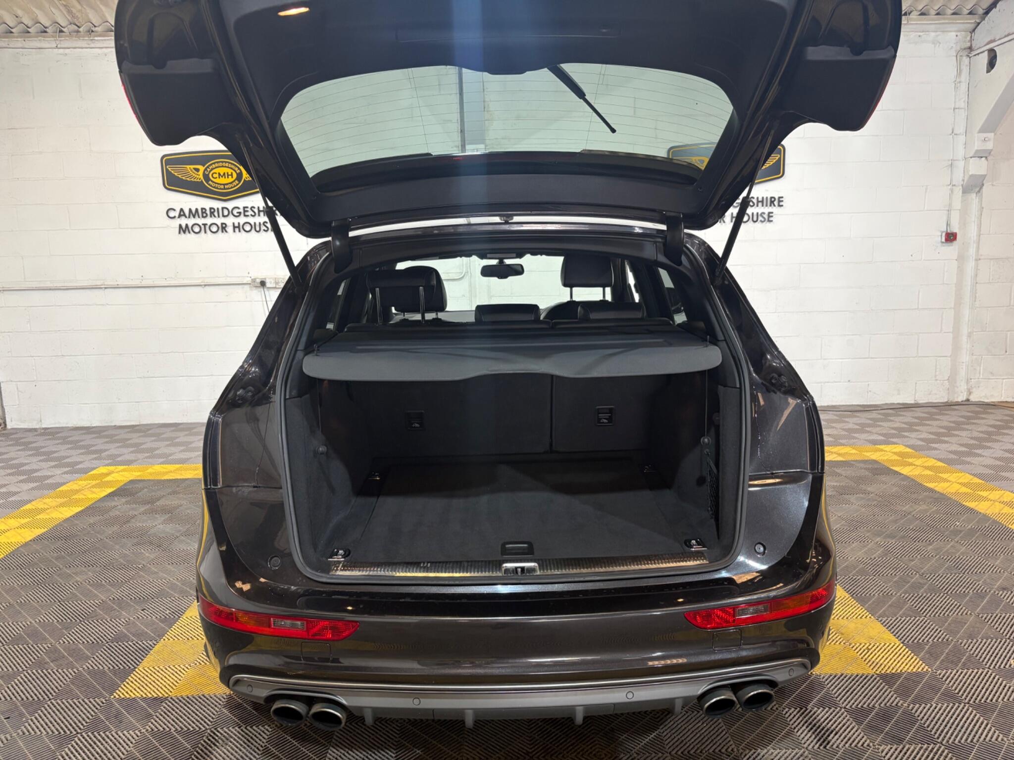 Audi SQ5 view 55