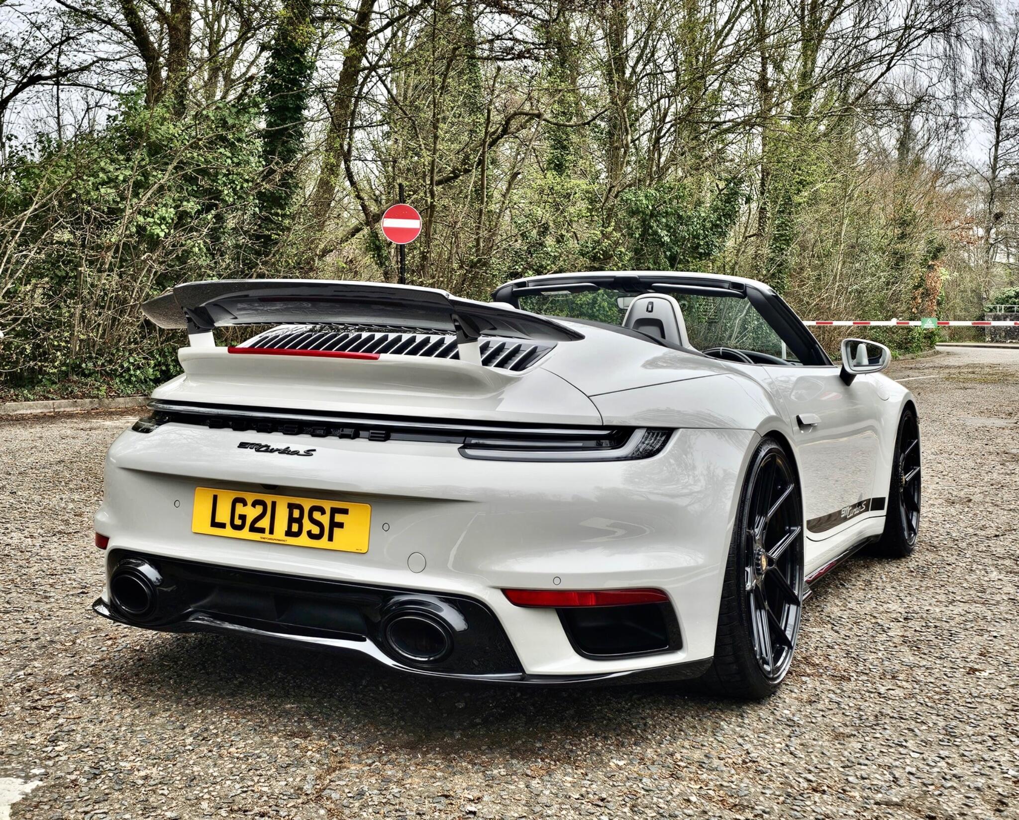 Porsche 911 view 27