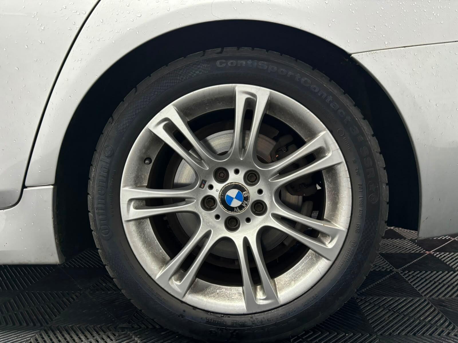 BMW 5 Series view 32