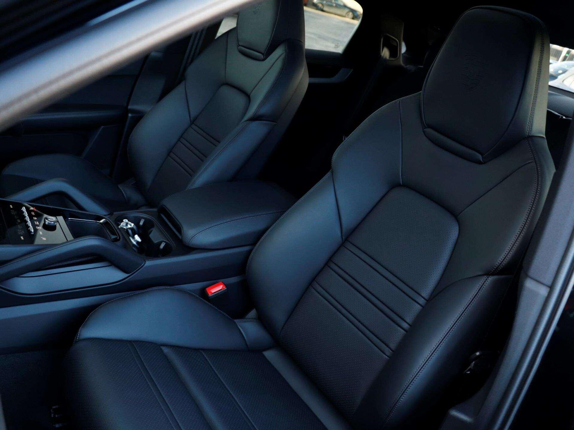 Porsche Cayenne view 25