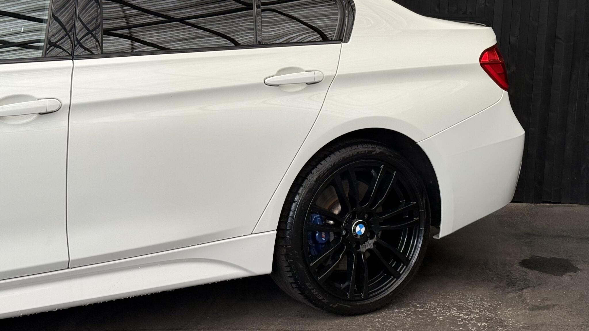 BMW 3 Series view 9