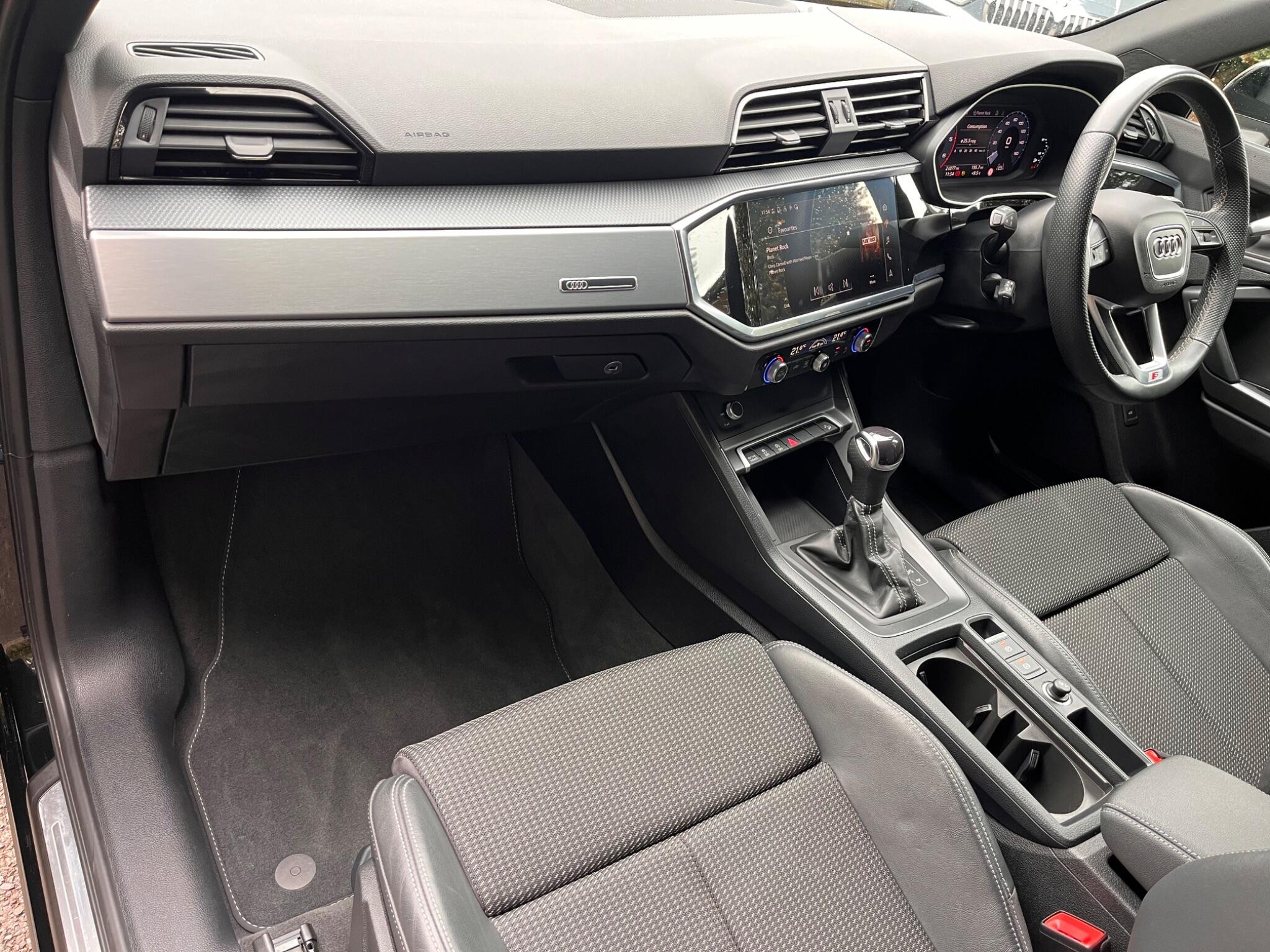 Audi Q3 view 33