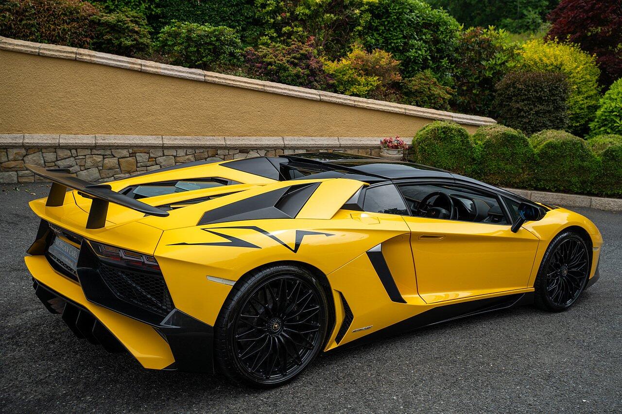 Lamborghini Aventador view 85