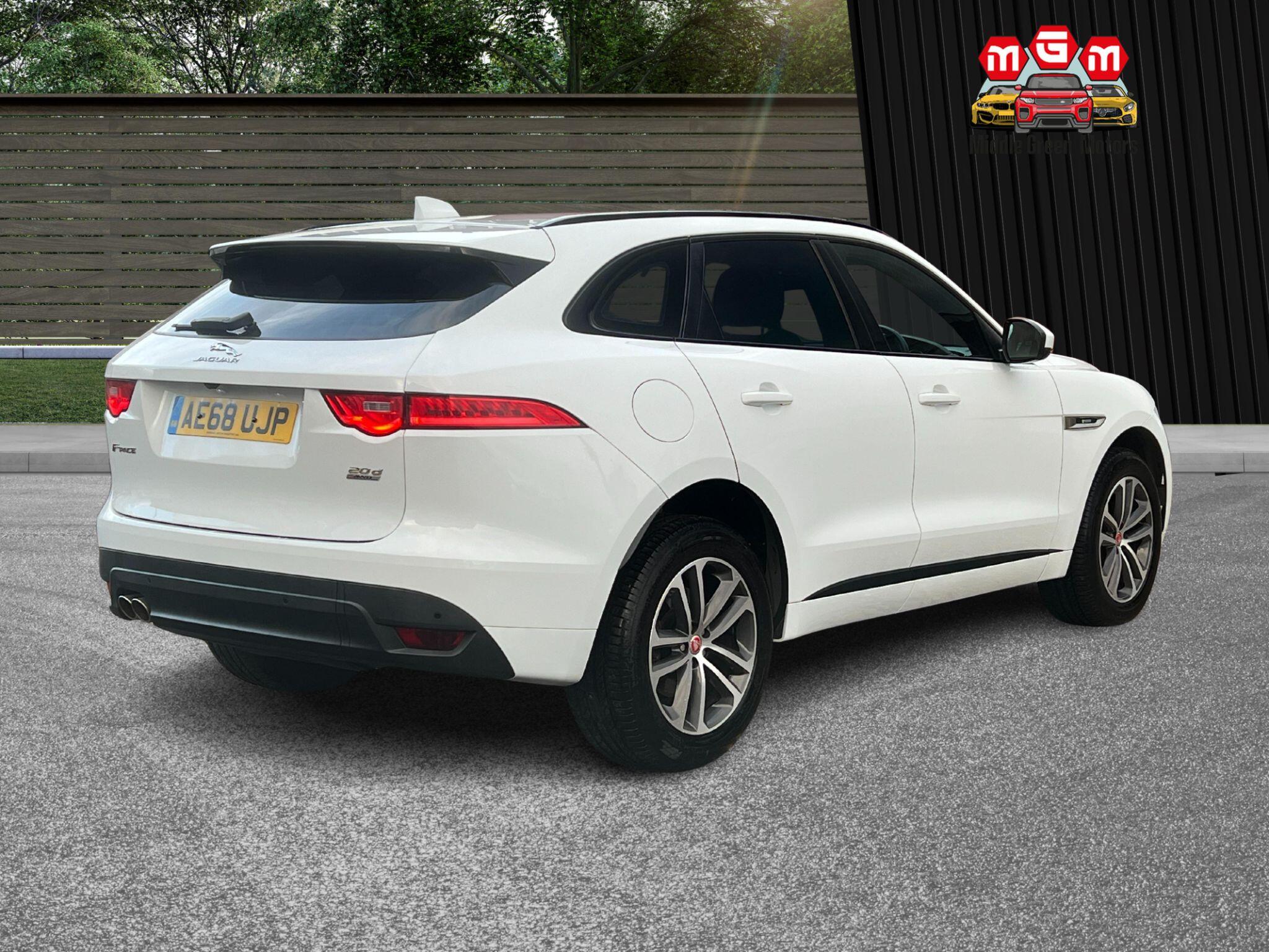 Jaguar F-Pace view 9